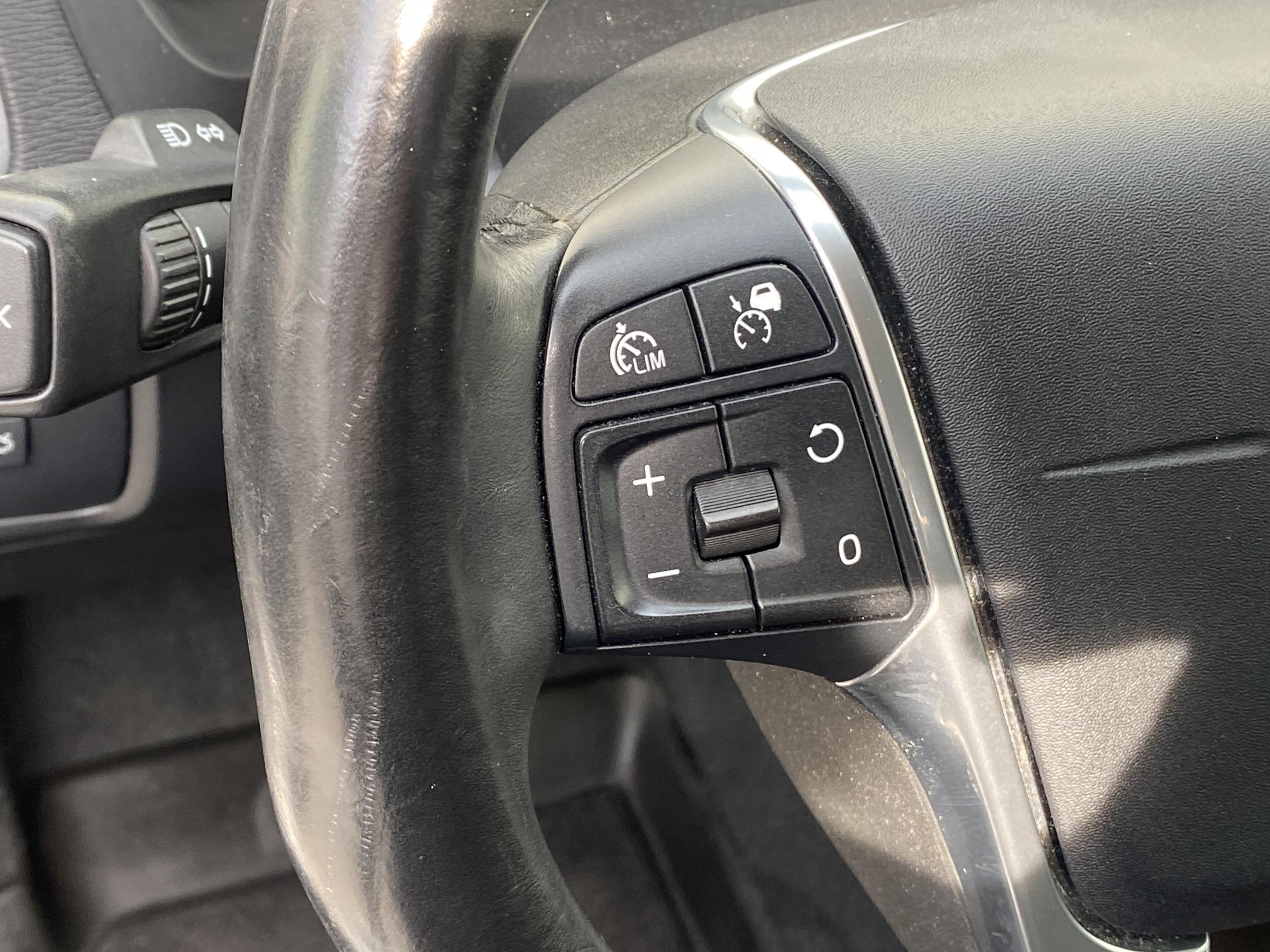 Volvo V40, 2013 - pohled č. 14