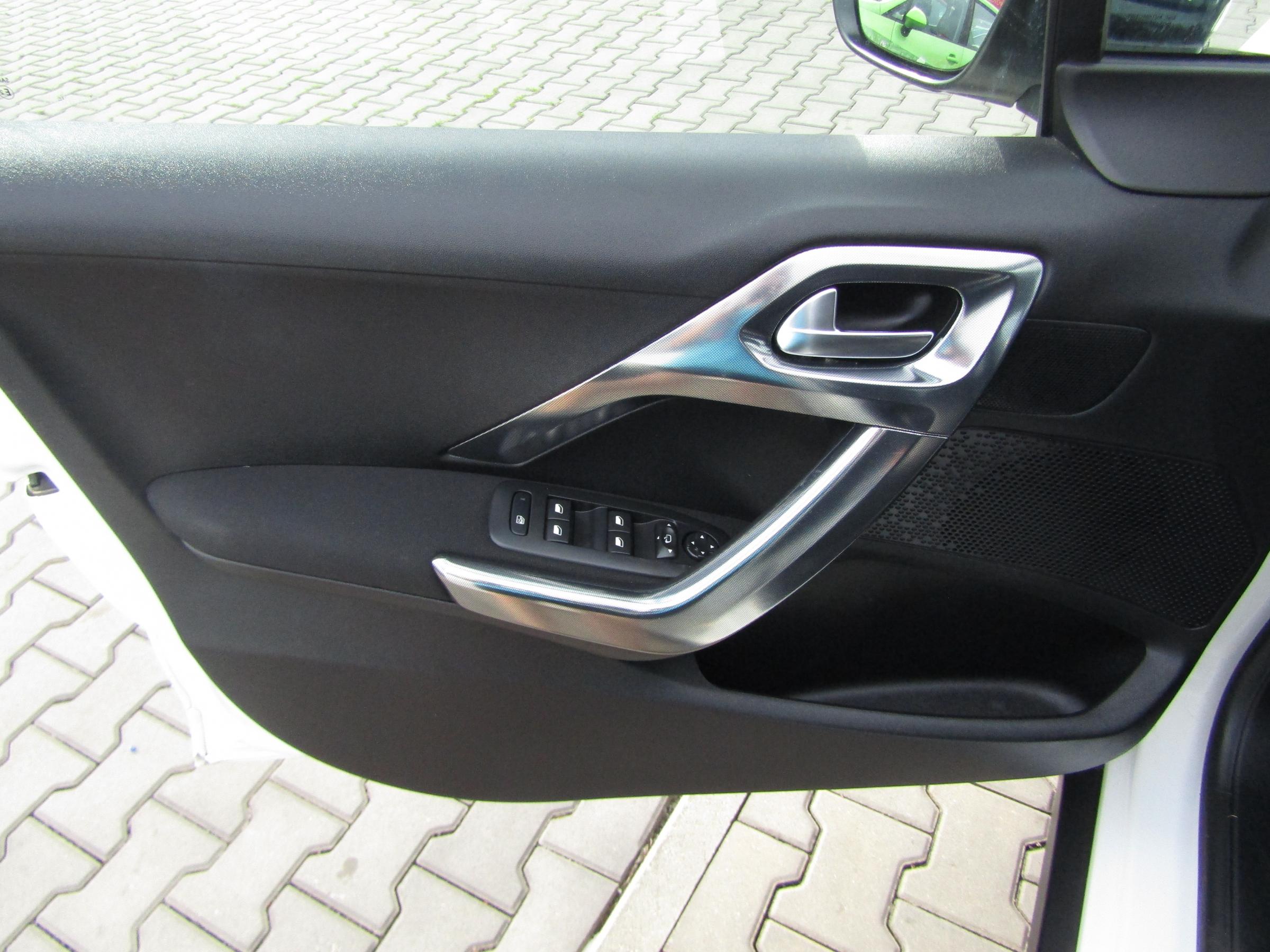 Peugeot 2008, 2015 - pohled č. 17