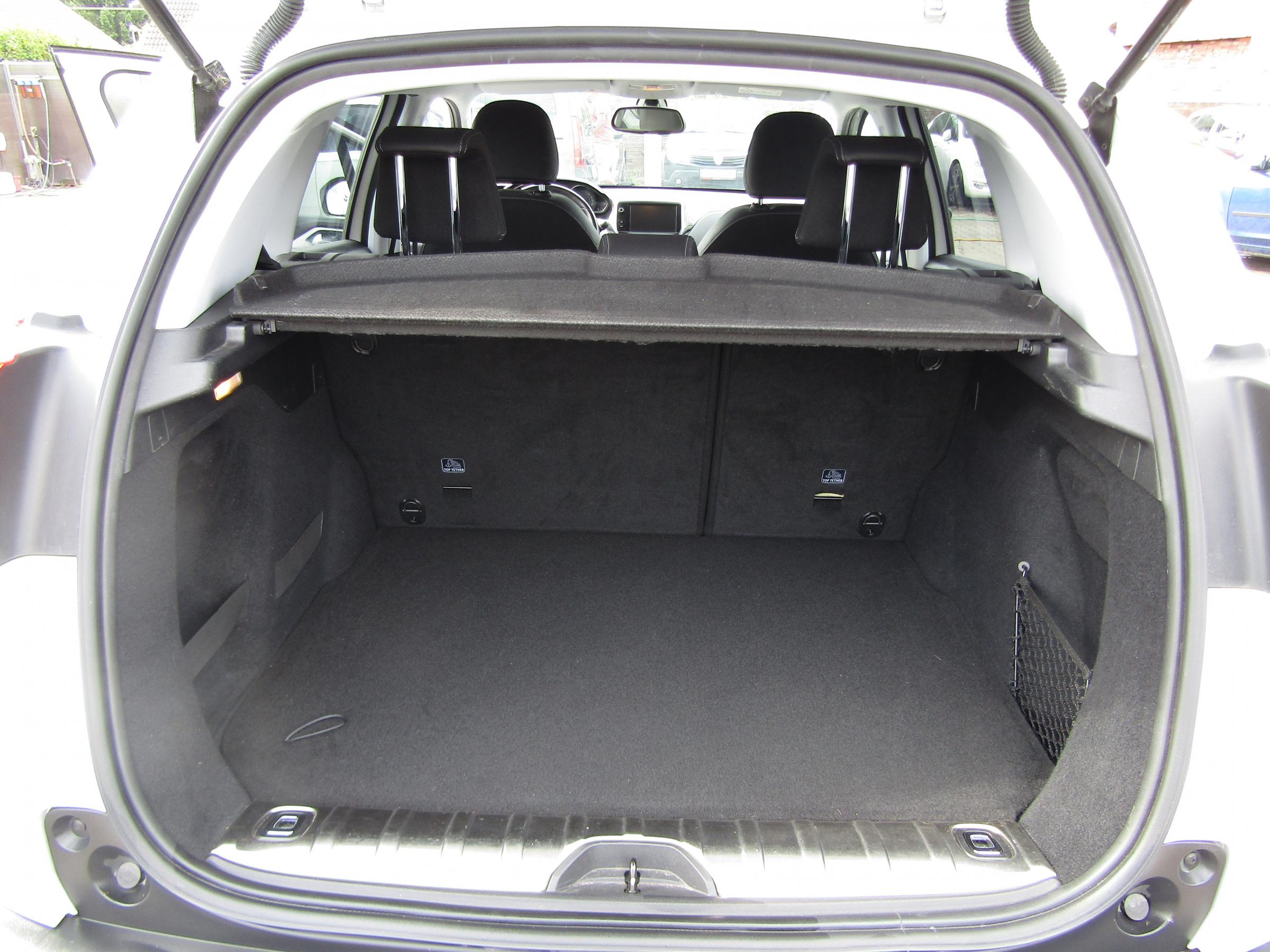 Peugeot 2008, 2015 - pohled č. 8