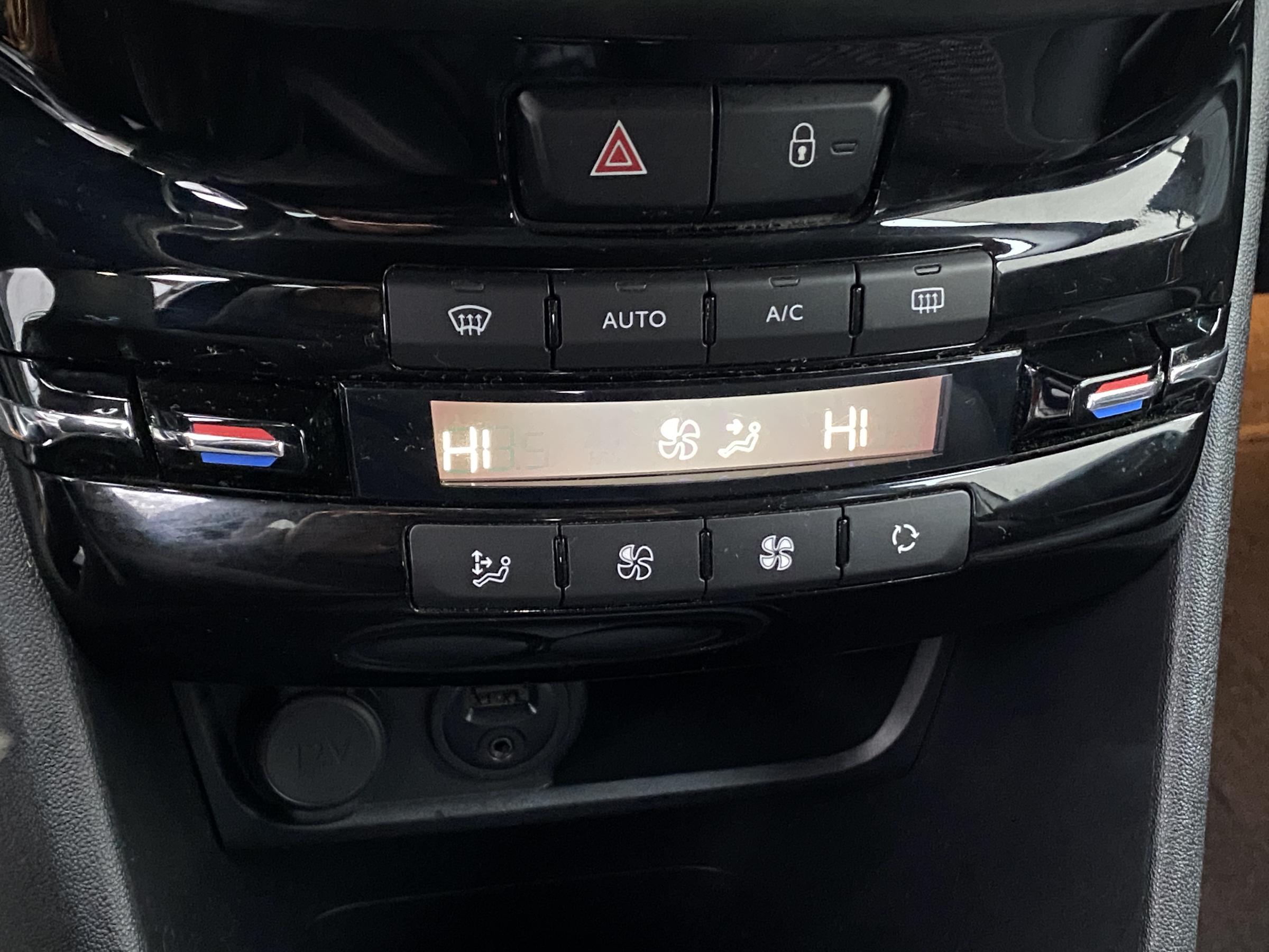 Peugeot 208, 2017 - pohled č. 15