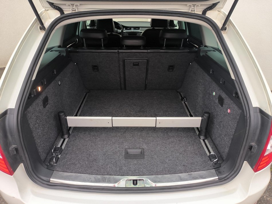 Škoda Superb II 2.0 TDi Elegance