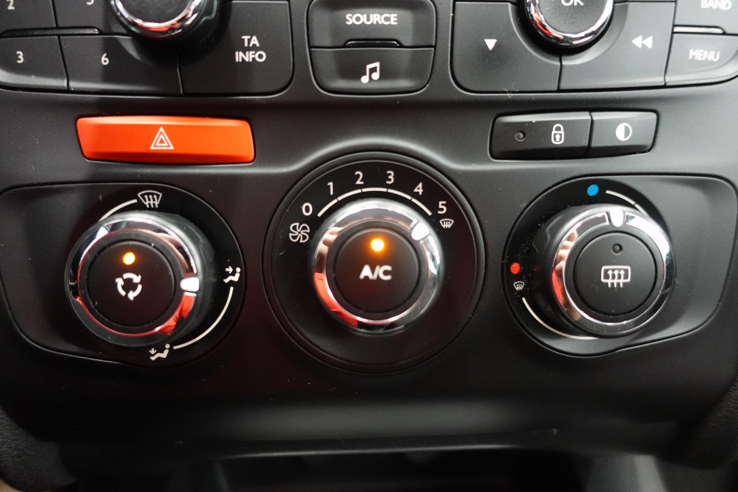 Citroën C4, 2016 - pohled č. 21