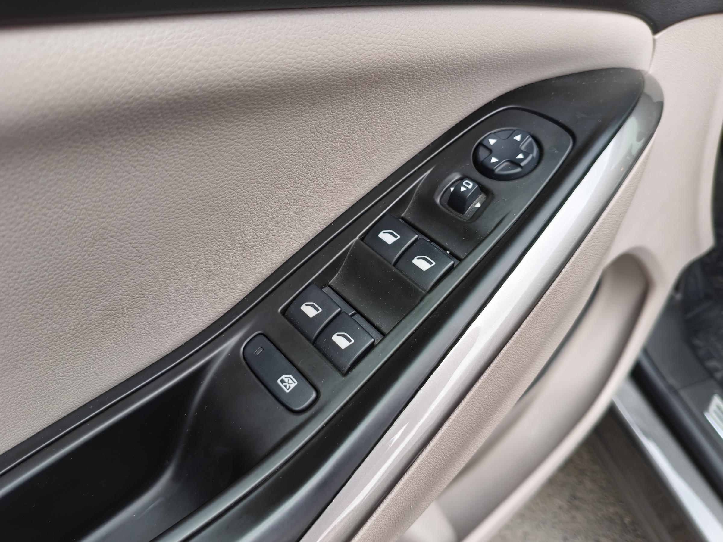 Vauxhall Grandland X, 2018 - pohled č. 17