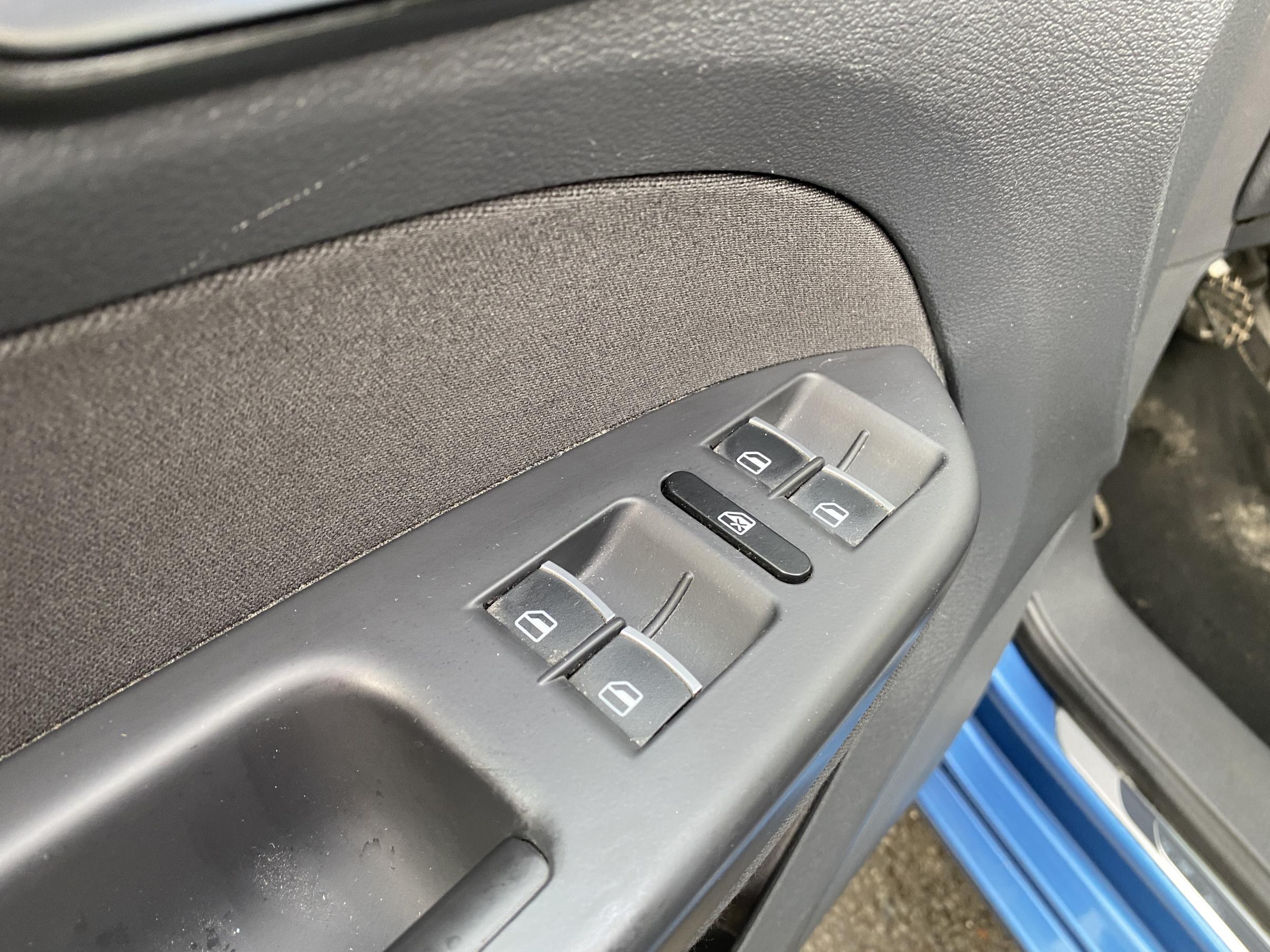 Volkswagen Touran, 2014 - pohled č. 13