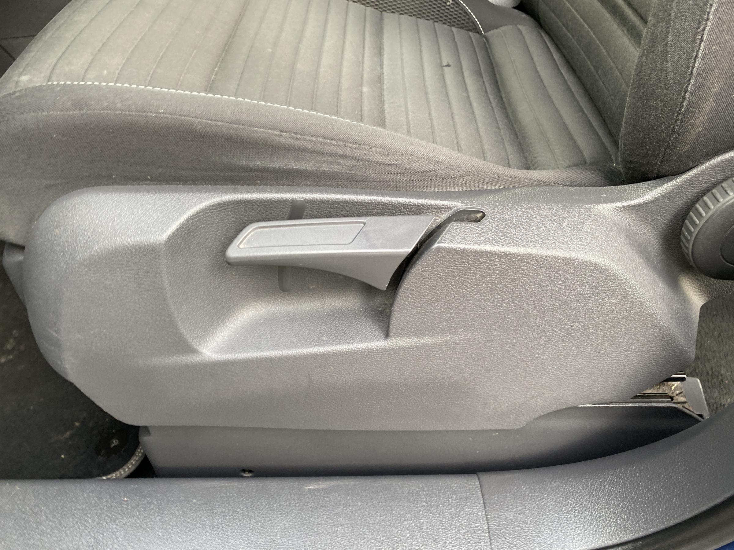 Volkswagen Touran, 2014 - pohled č. 14