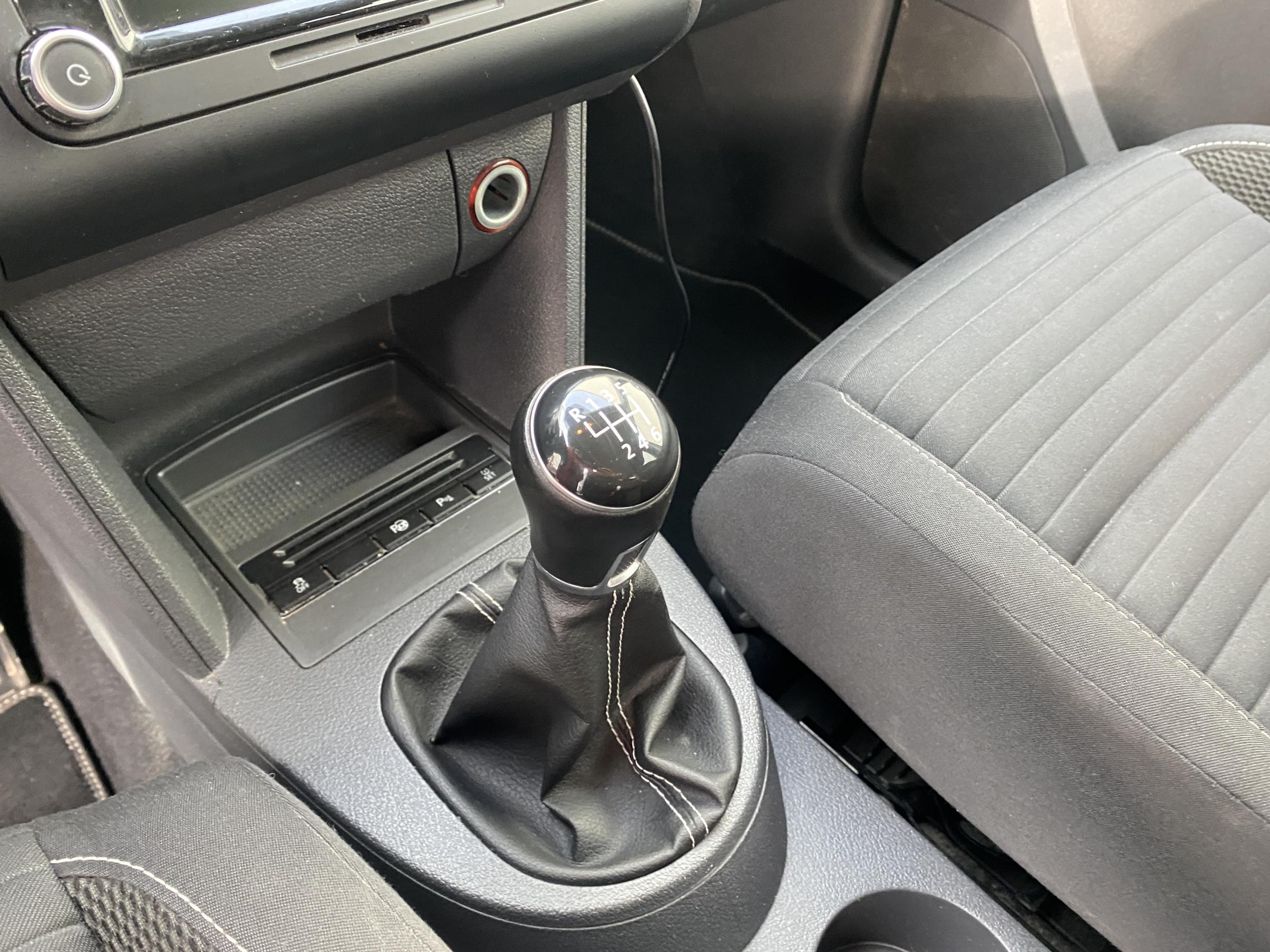 Volkswagen Touran, 2014 - pohled č. 16