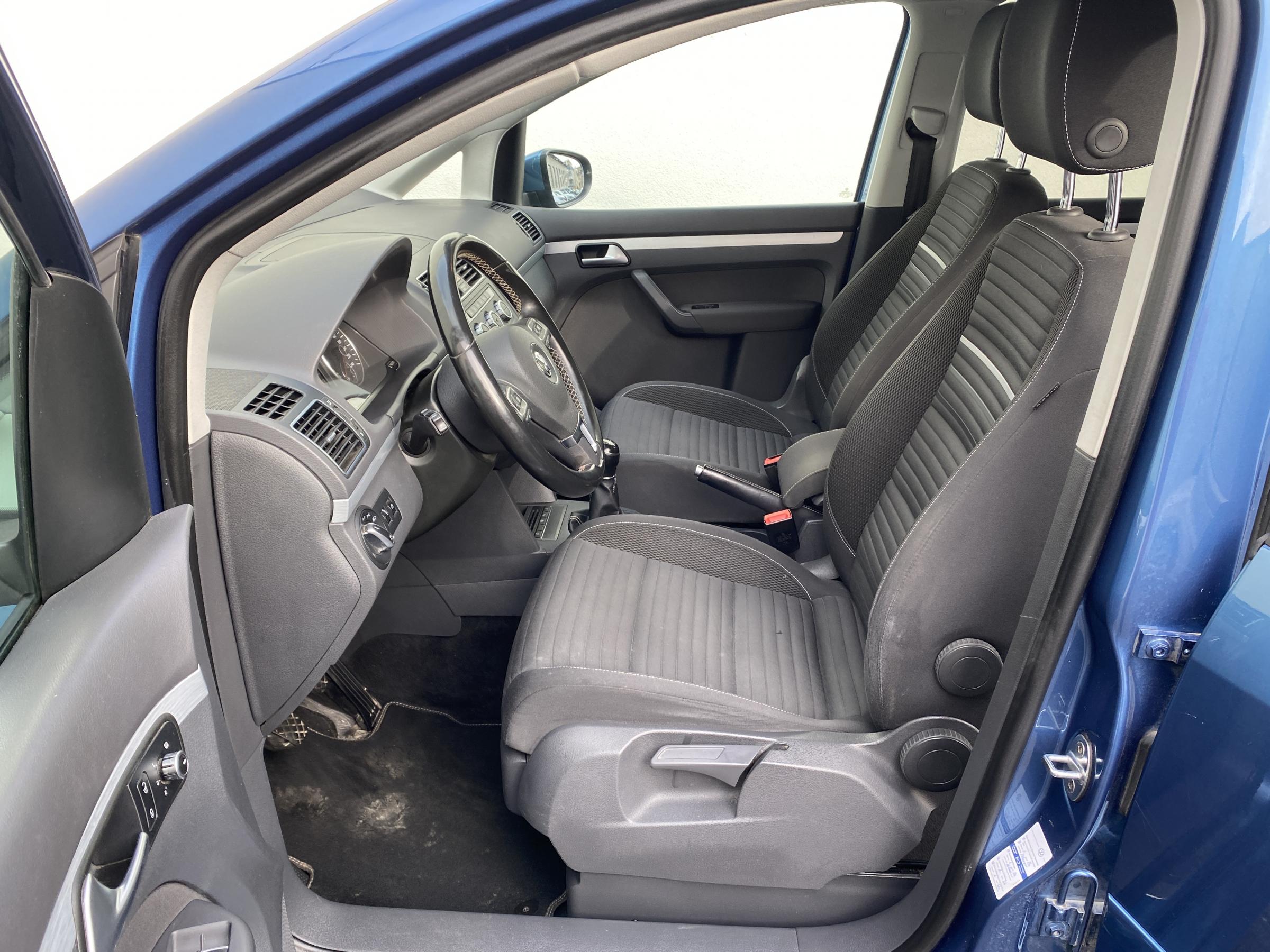 Volkswagen Touran, 2014 - pohled č. 9