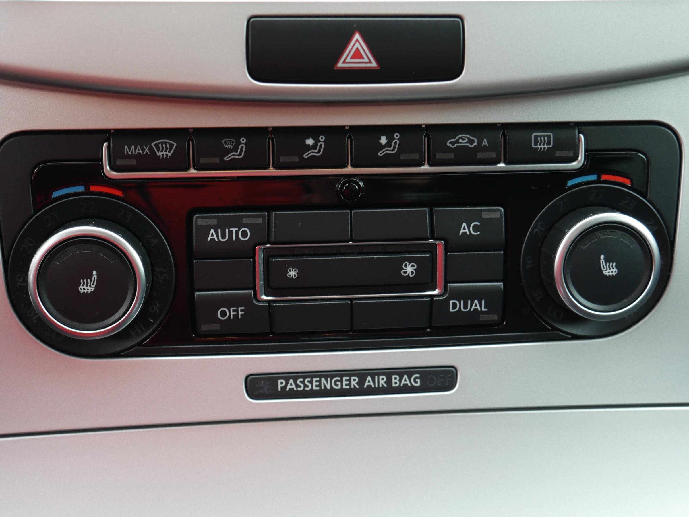 Volkswagen Passat, 2011 - pohled č. 17