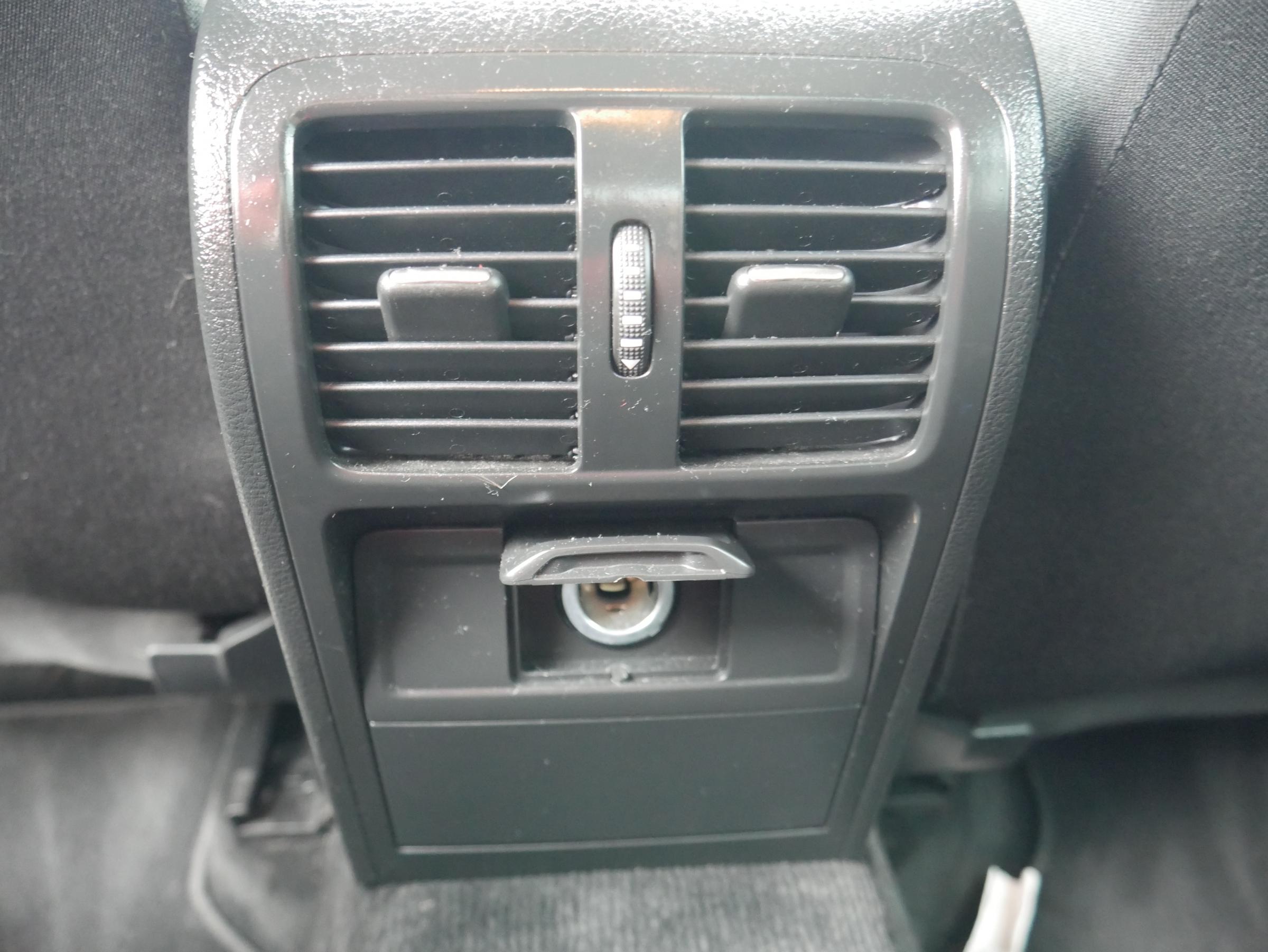 Volkswagen Passat, 2011 - pohled č. 20