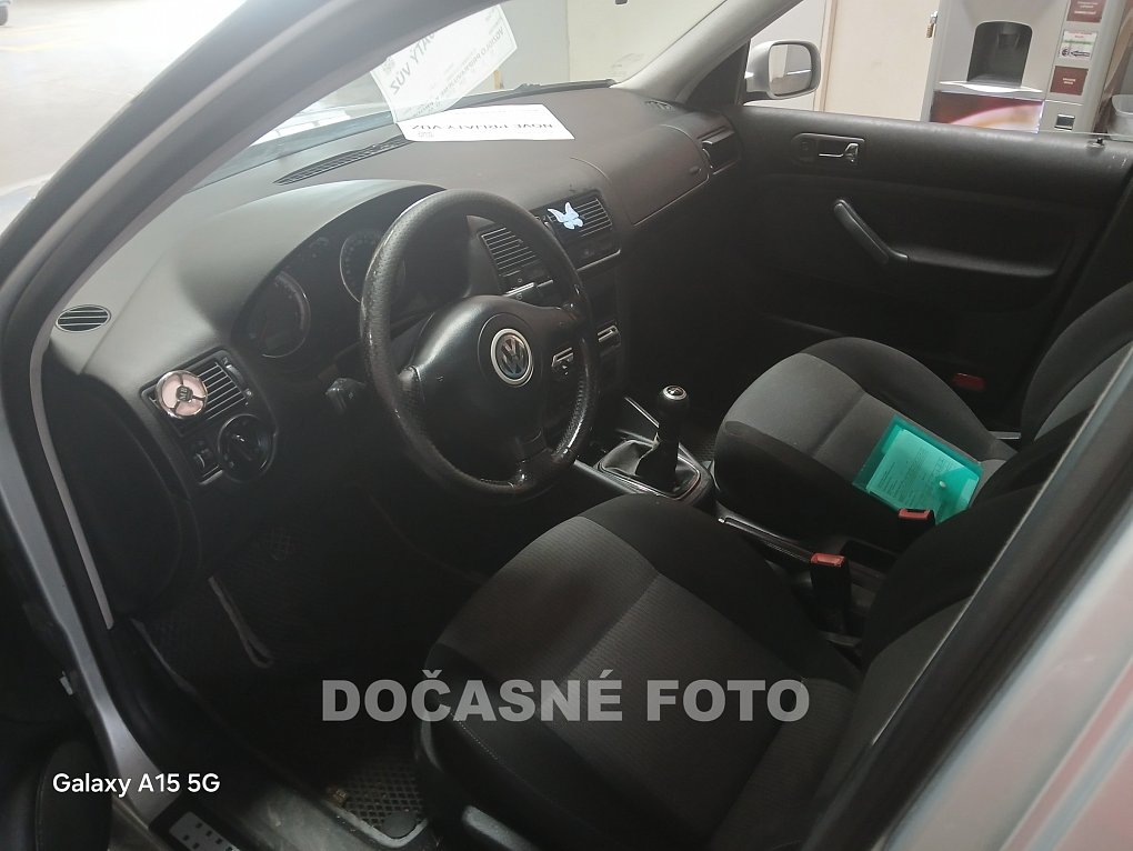 Volkswagen Golf 2.0 i 