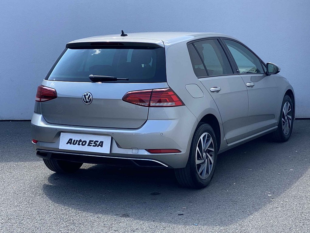 Volkswagen Golf 1.0 TSi Sound