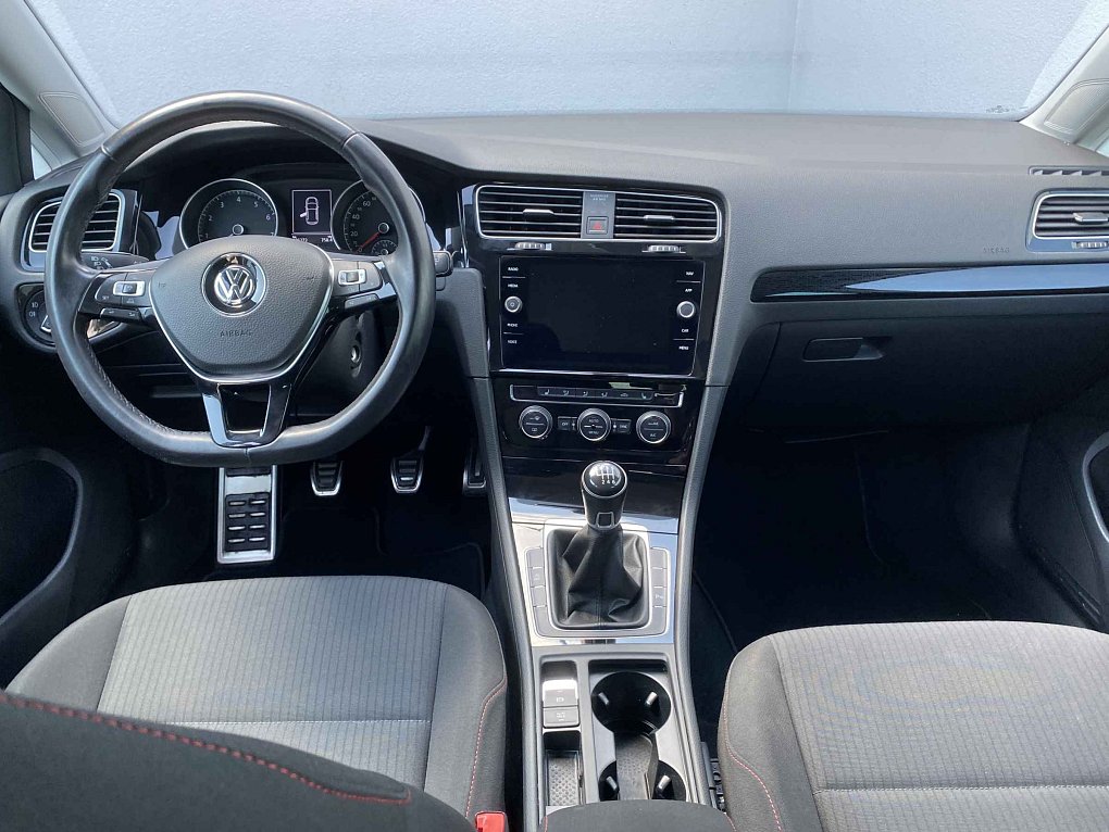 Volkswagen Golf 1.0 TSi Sound