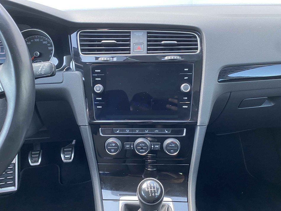 Volkswagen Golf 1.0 TSi Sound