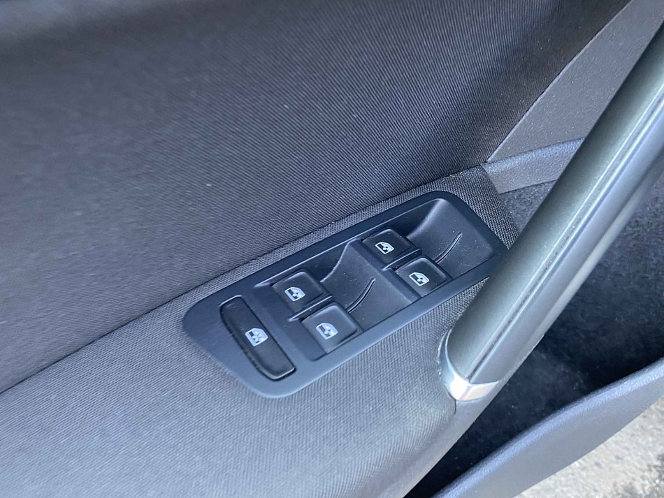 Volkswagen Golf 1.0 TSi Sound