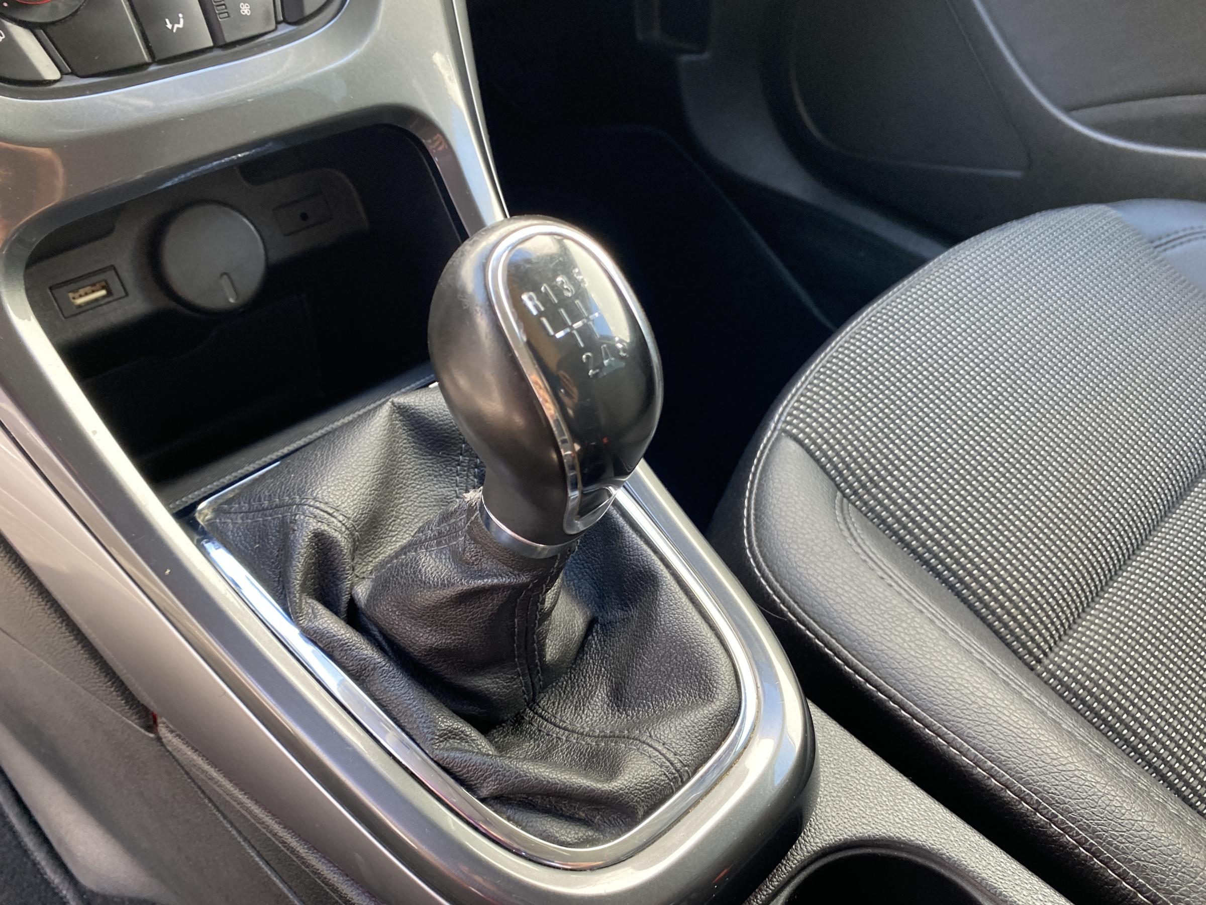 Opel Astra, 2014 - pohled č. 16