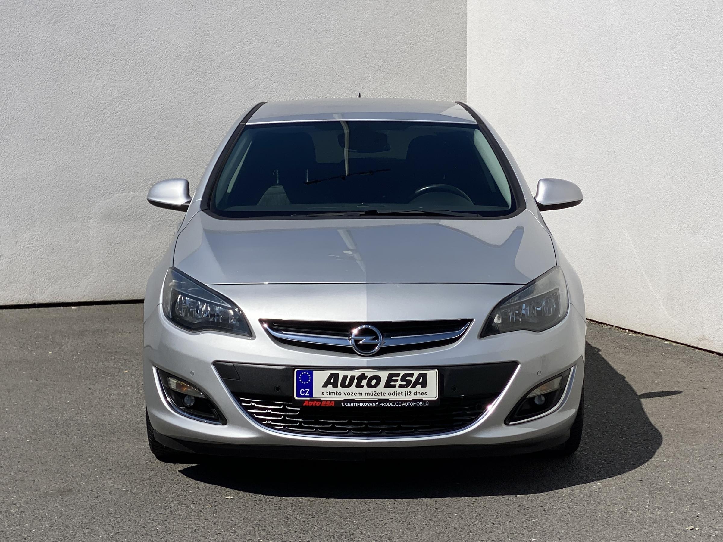 Opel Astra, 2014 - pohled č. 2