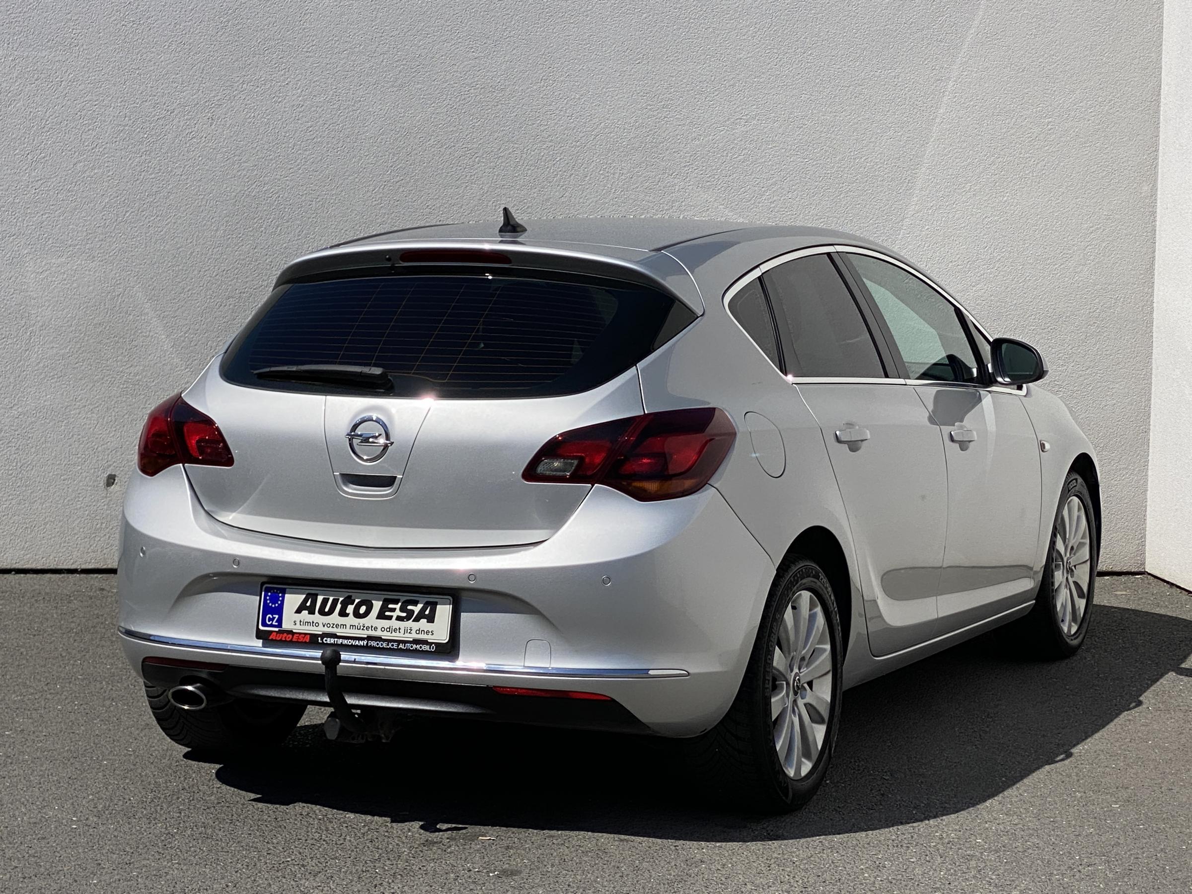 Opel Astra, 2014 - pohled č. 4