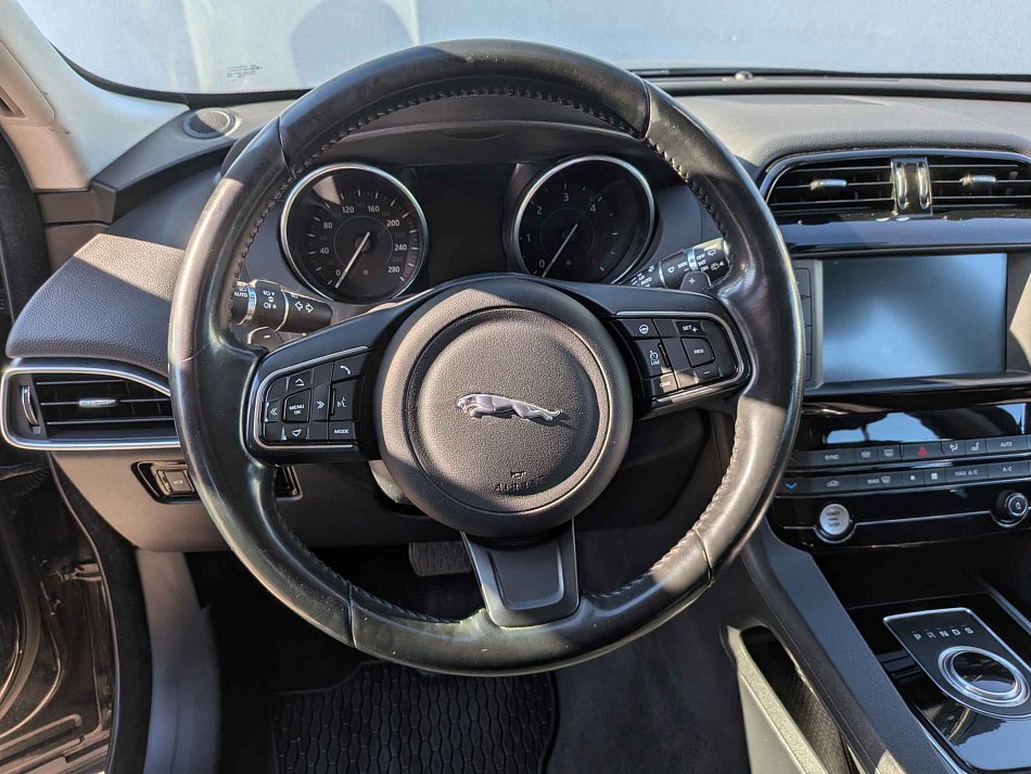 Jaguar F-Pace 2.0D  4x4