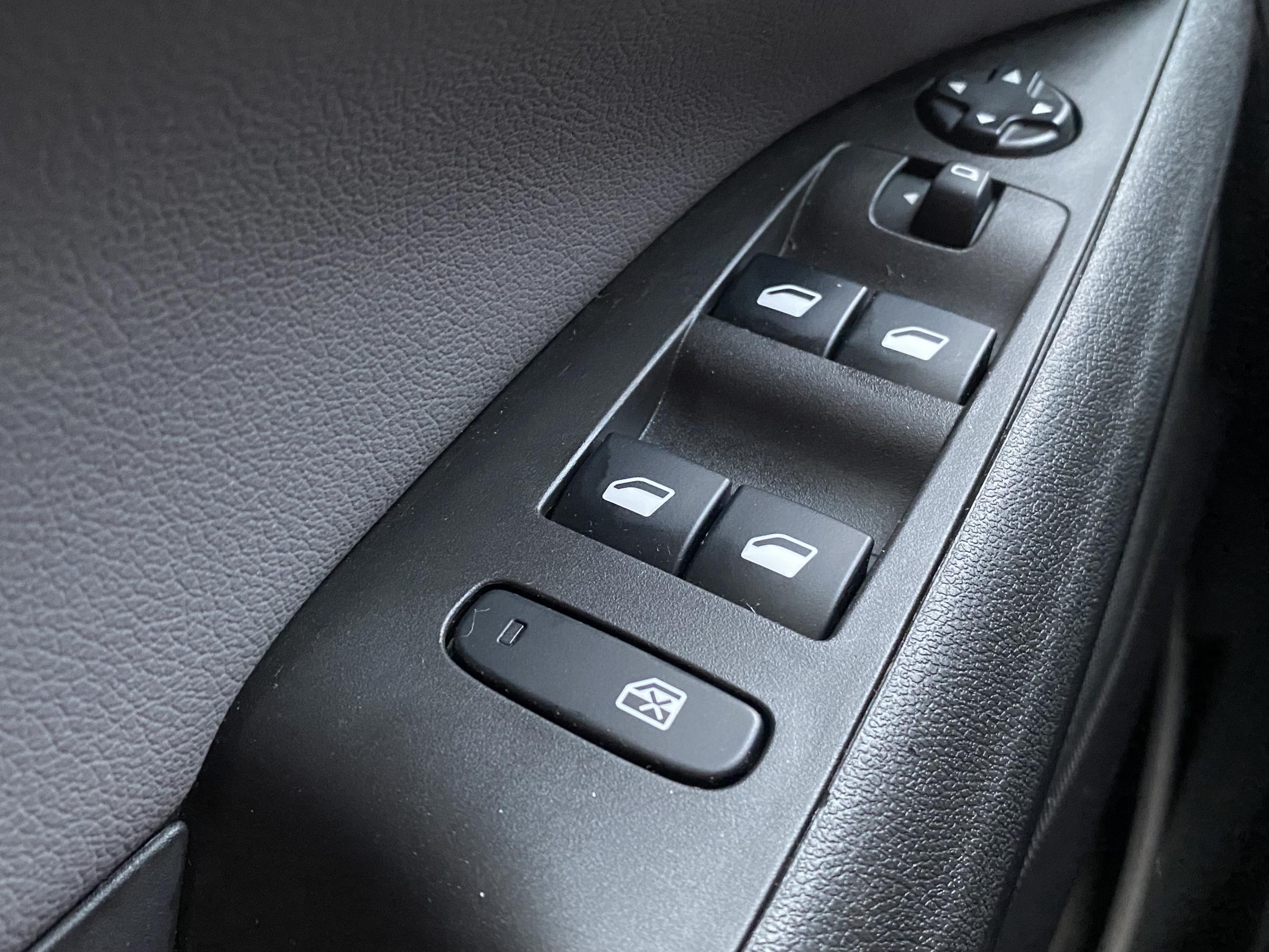 Vauxhall Crossland X, 2017 - pohled č. 12