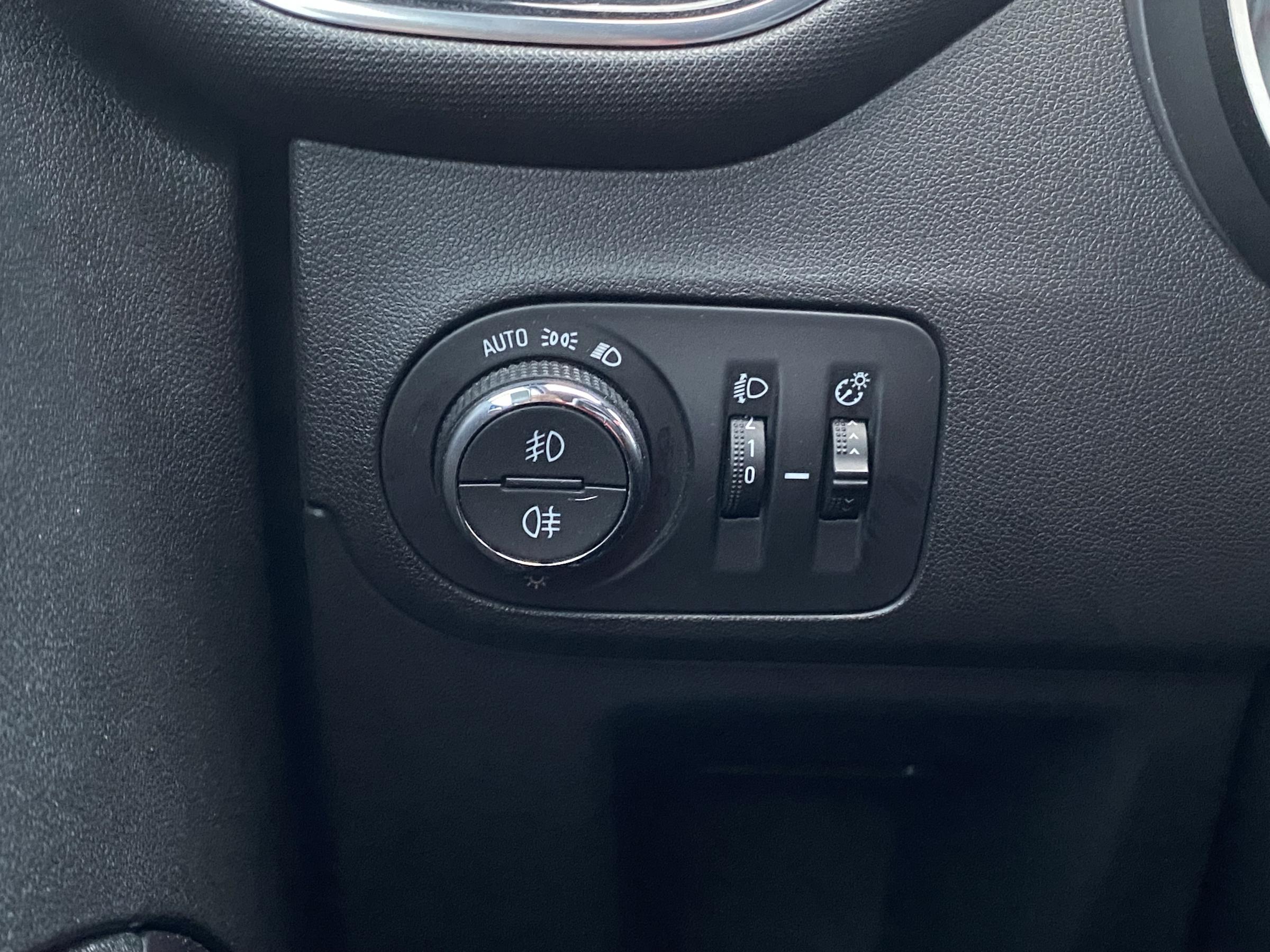 Vauxhall Crossland X, 2017 - pohled č. 13