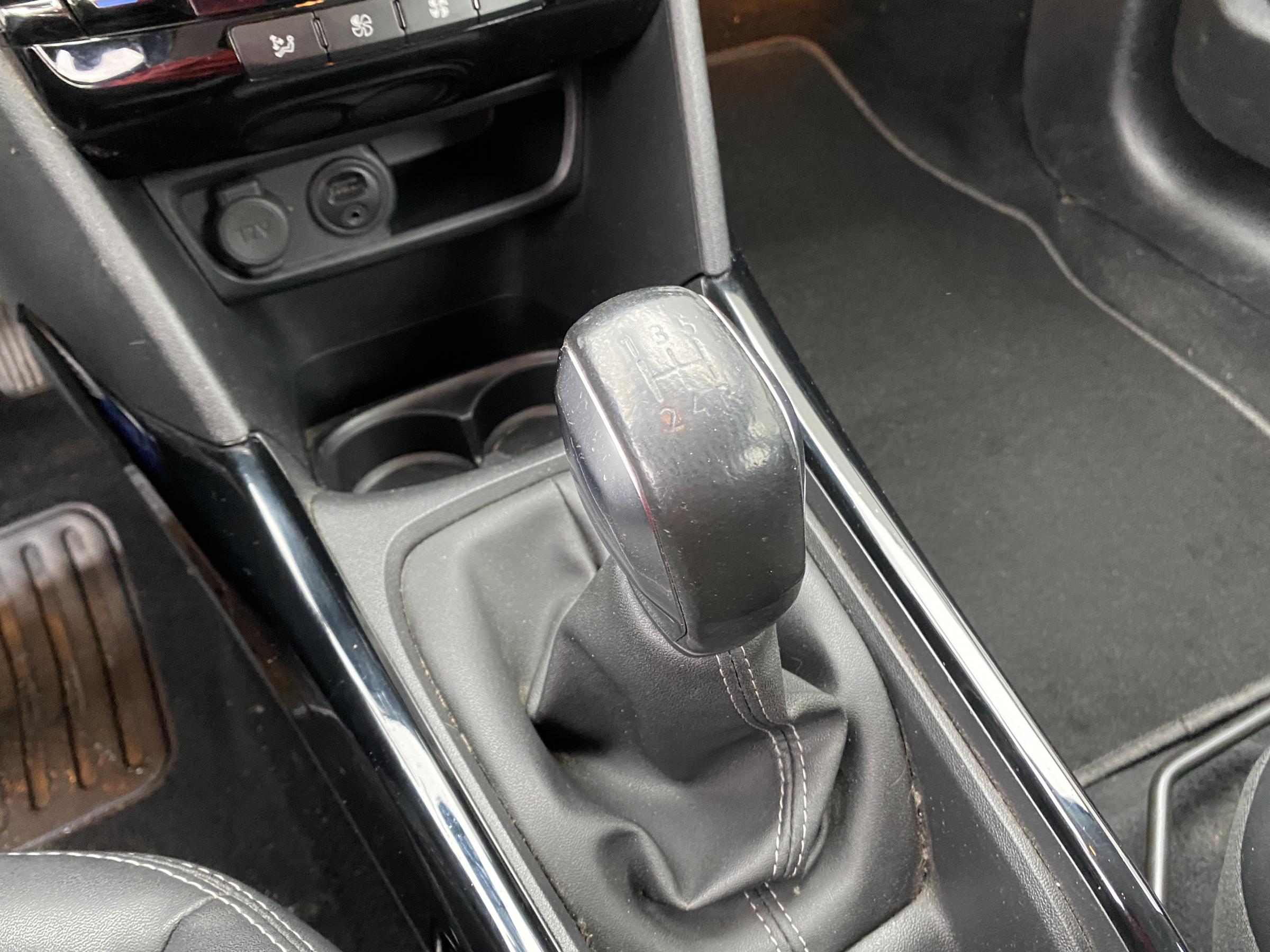 Peugeot 2008, 2015 - pohled č. 16