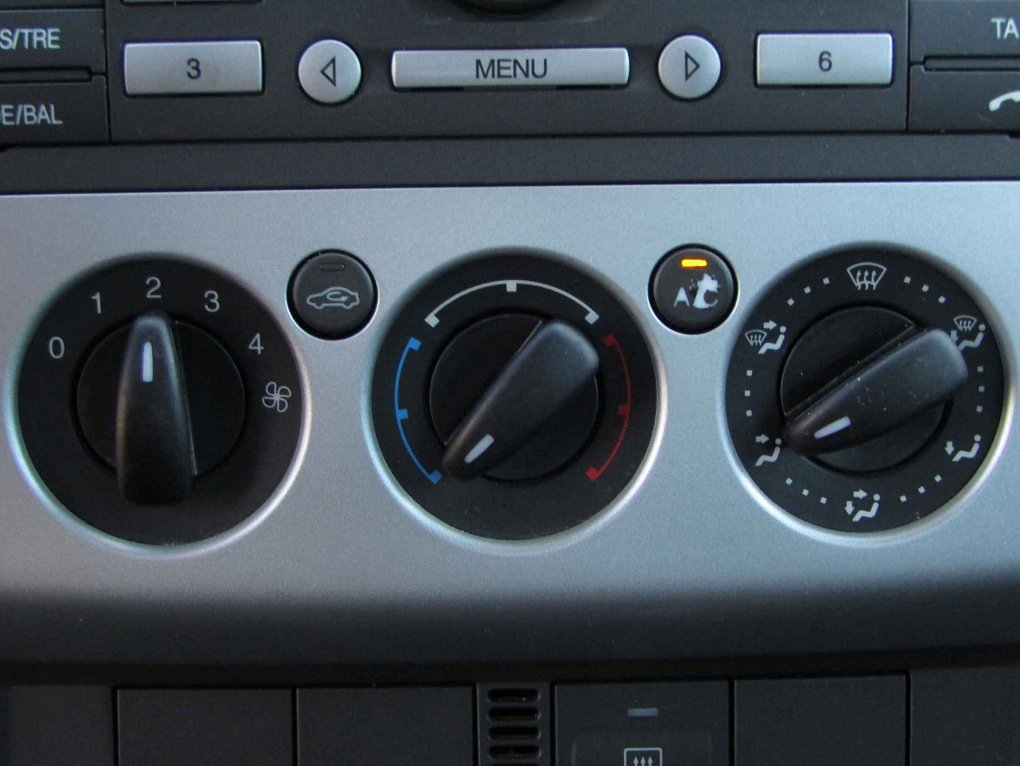 Ford Focus 1.6i 