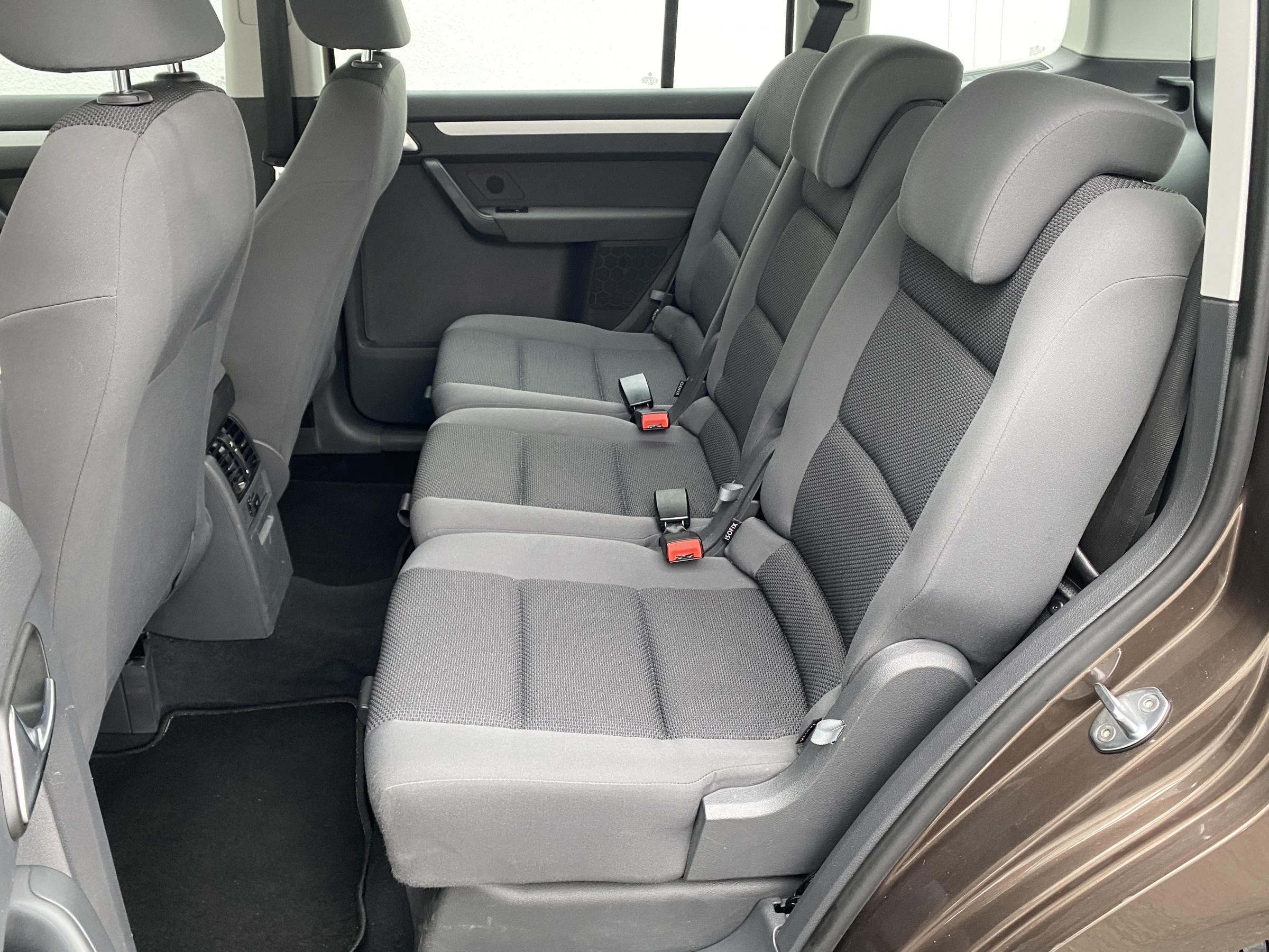 Volkswagen Touran, 2012 - pohled č. 10