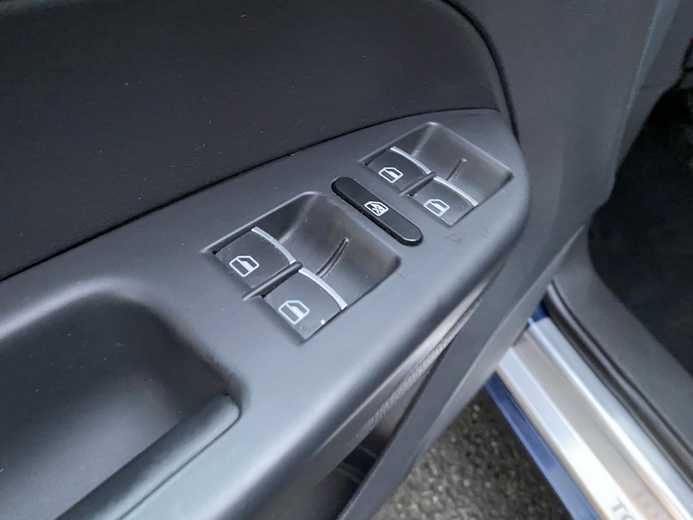 Volkswagen Touran, 2011 - pohled č. 13