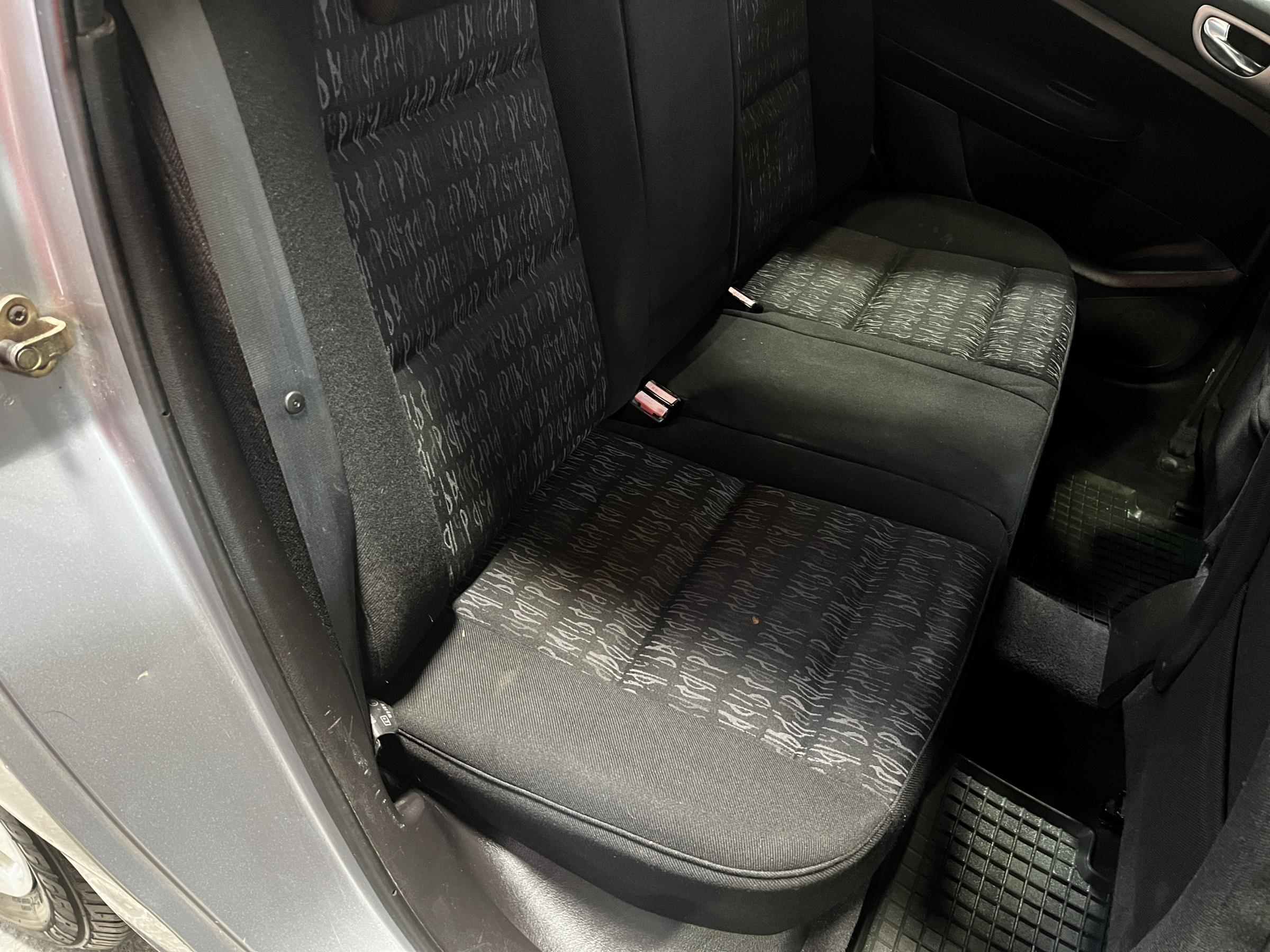 Peugeot 307, 2004 - pohled č. 12