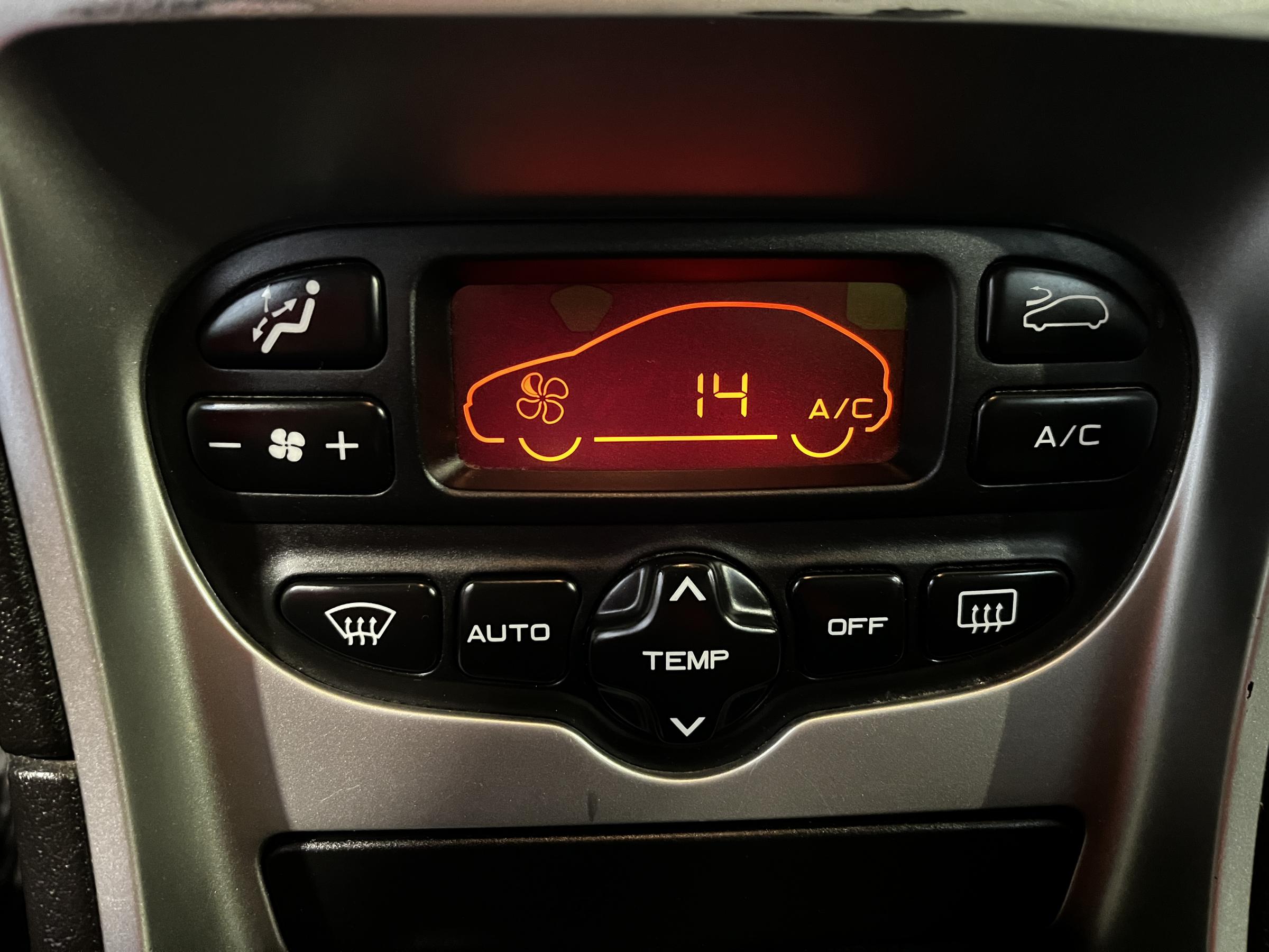 Peugeot 307, 2004 - pohled č. 16