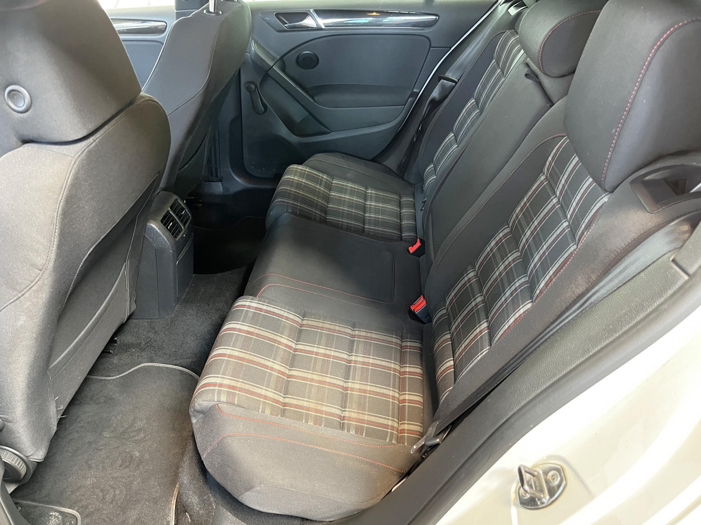 Volkswagen Golf, 2010 - pohled č. 10