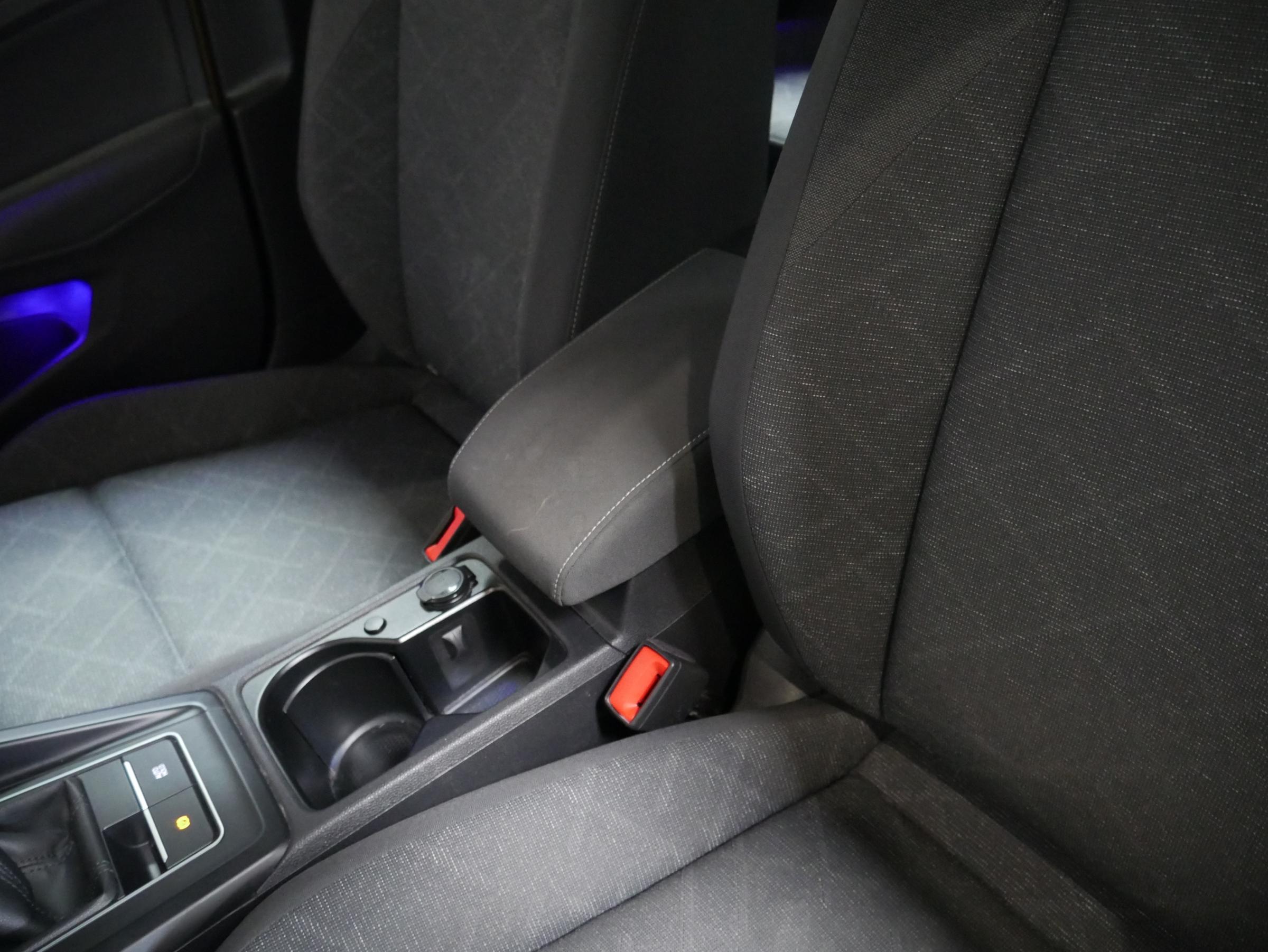 Volkswagen Golf, 2020 - pohled č. 16