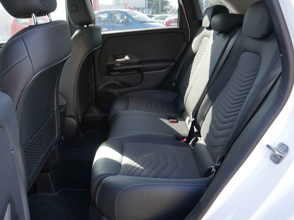 Mercedes-Benz Třída B 1.3T  B200