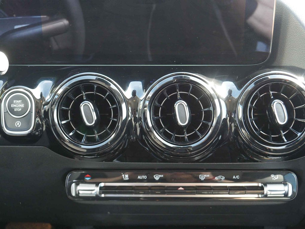 Mercedes-Benz Třída B 1.3T  B200