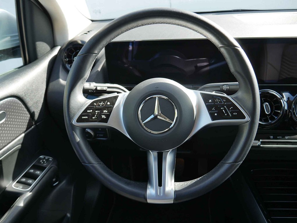 Mercedes-Benz Třída B 1.3T  B200