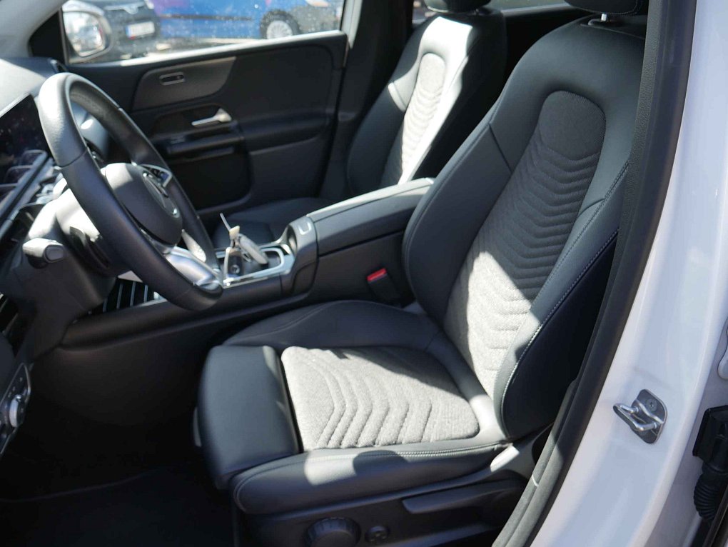 Mercedes-Benz Třída B 1.3T  B200