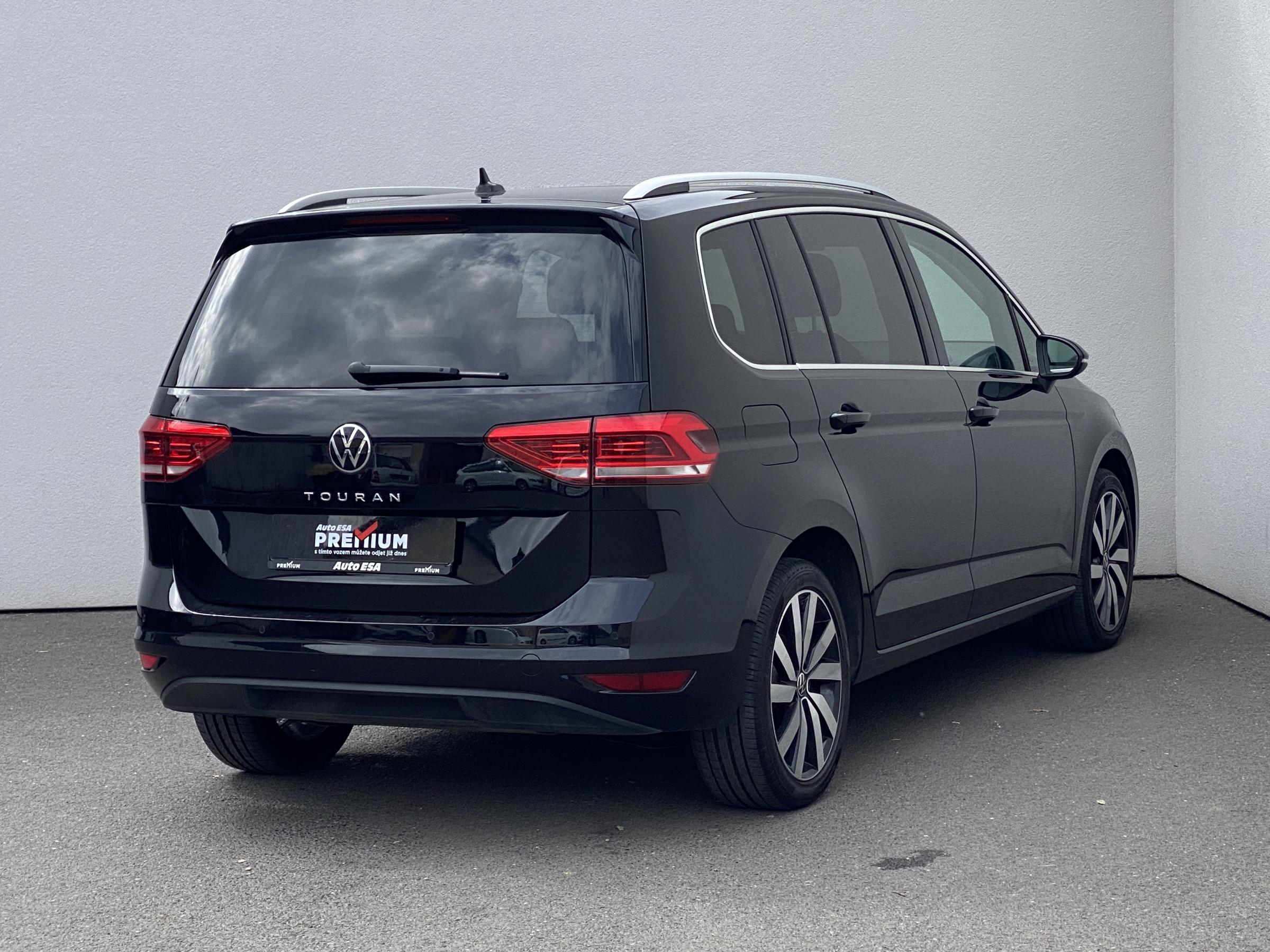 Volkswagen Touran, 2022 - pohled č. 4