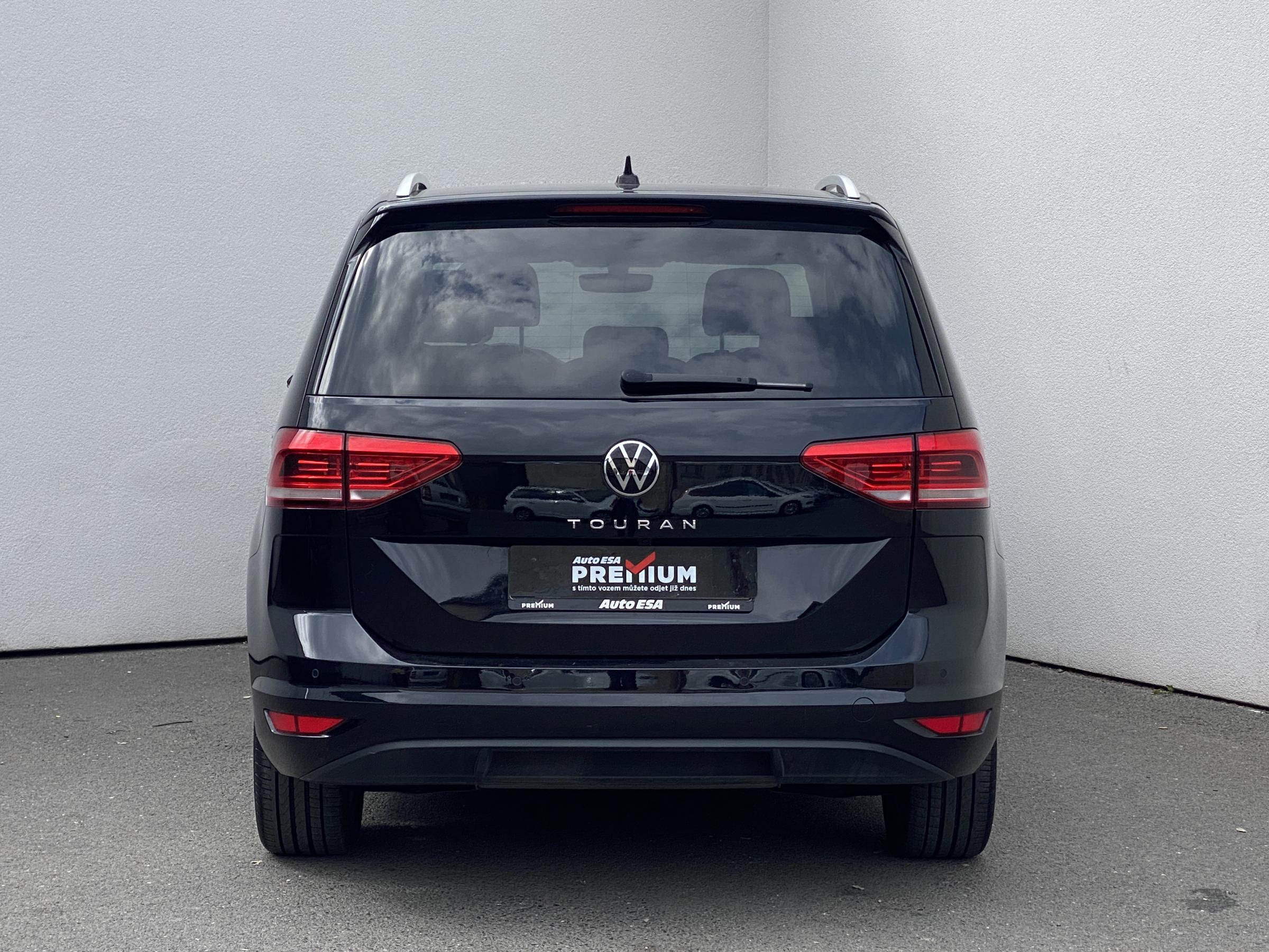 Volkswagen Touran, 2022 - pohled č. 5