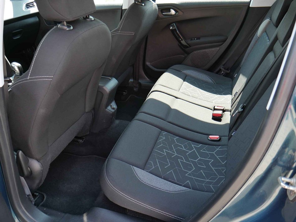 Peugeot 2008 1.2i 