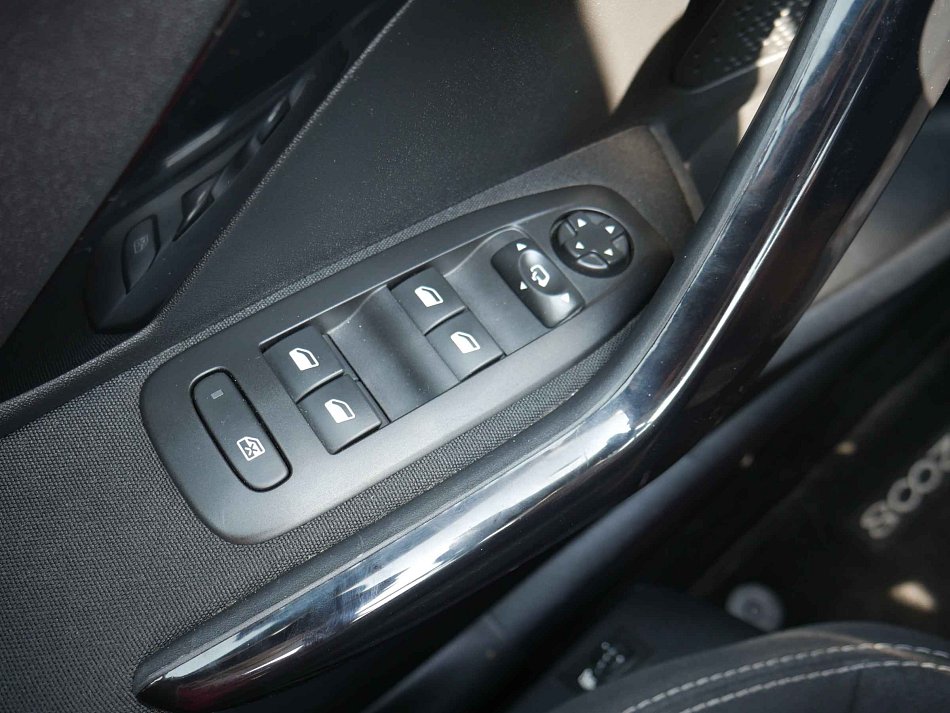 Peugeot 2008 1.2i 