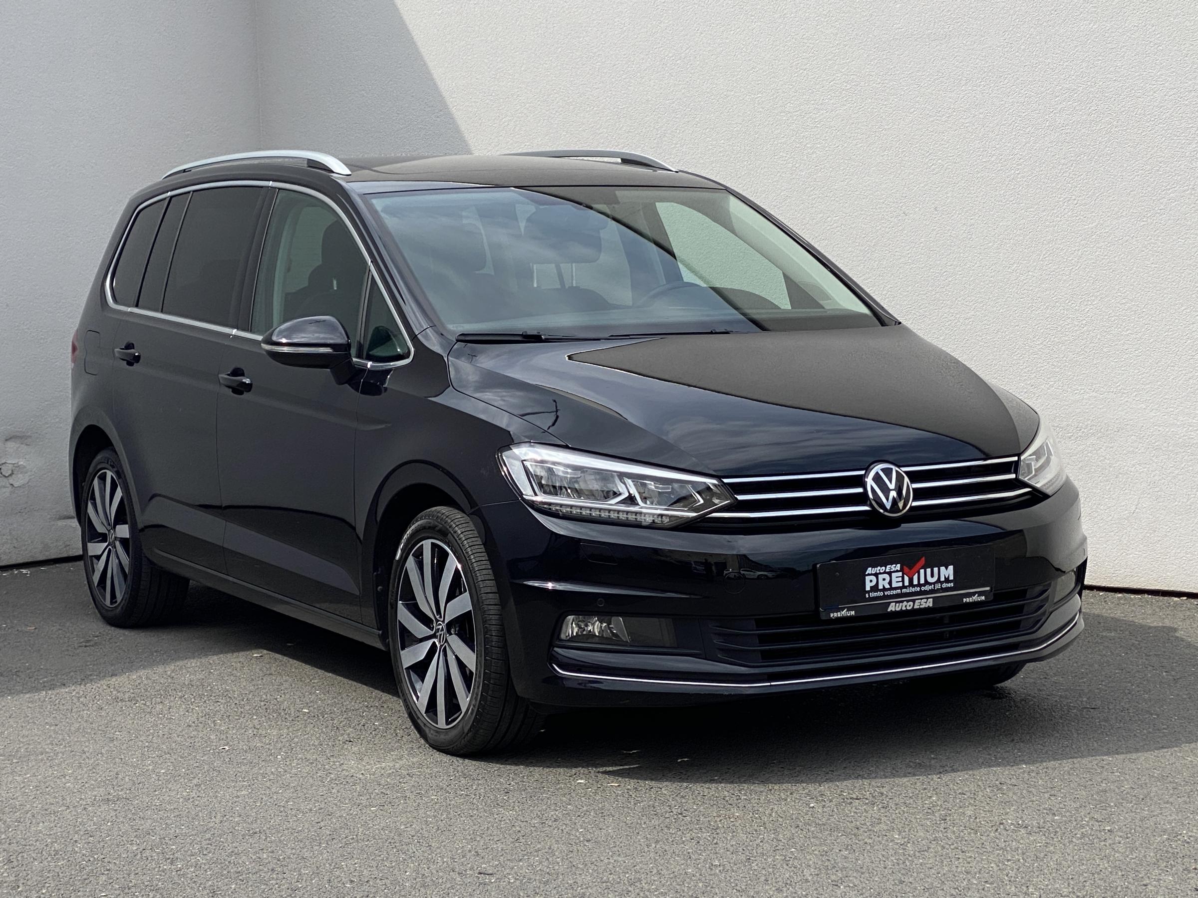 Volkswagen Touran, 2022 - celkový pohled