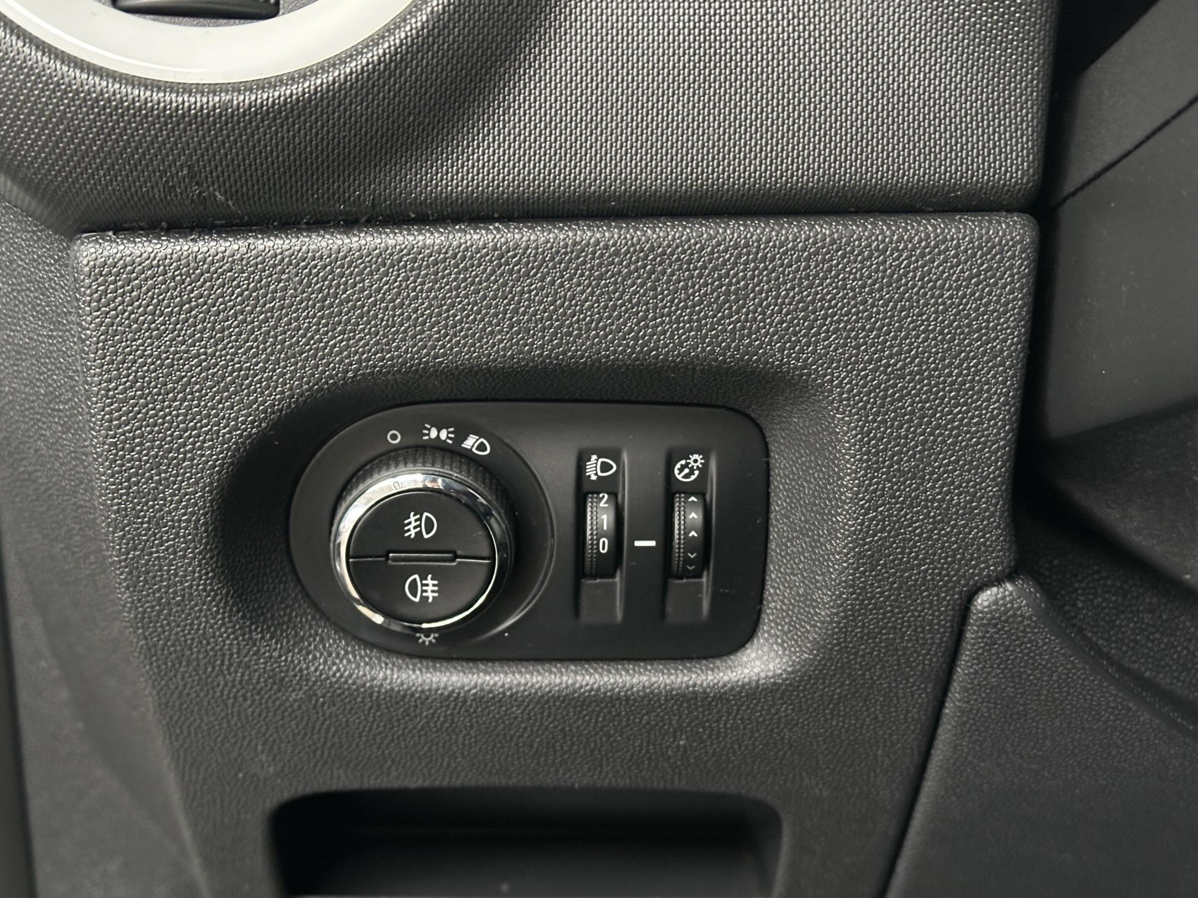 Opel Corsa, 2010 - pohled č. 17