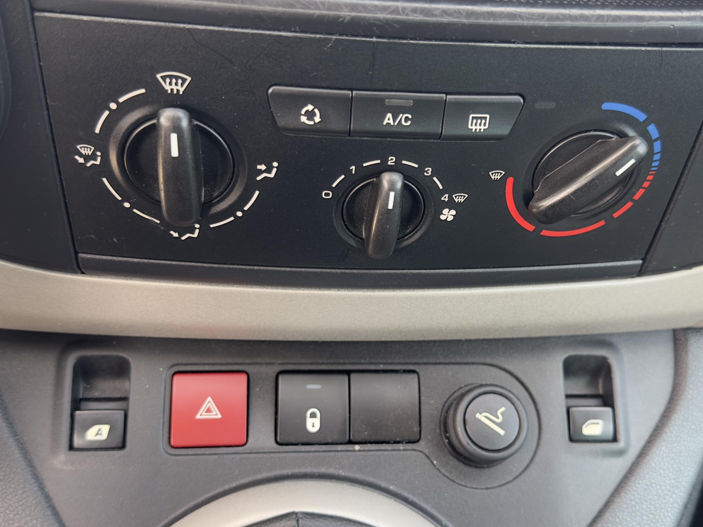 Citroën Berlingo, 2016 - pohled č. 15