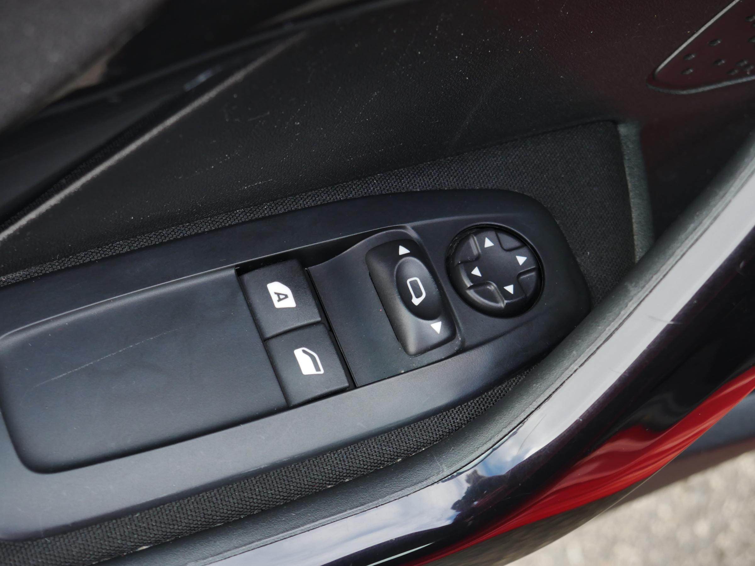 Peugeot 208, 2018 - pohled č. 16