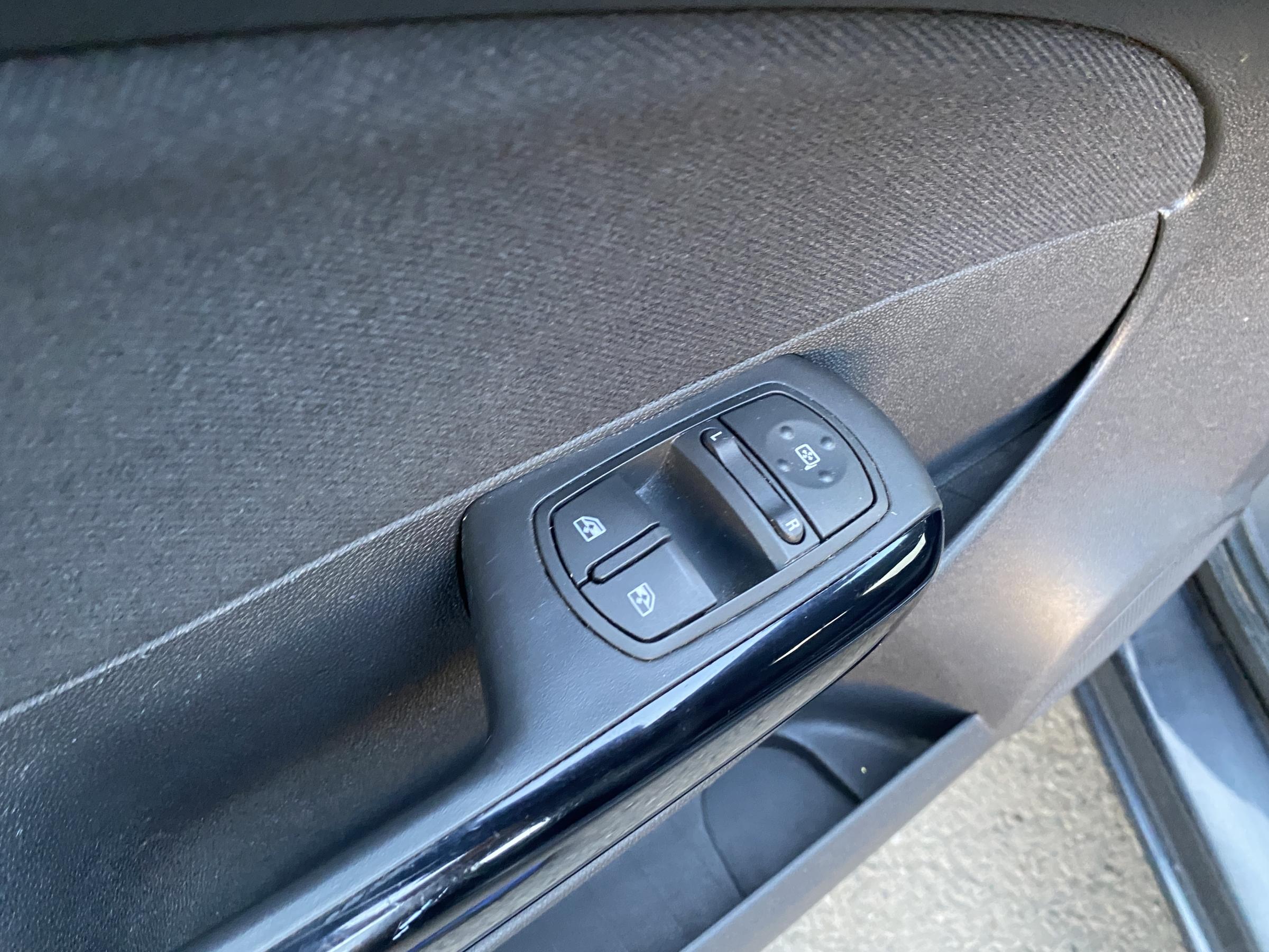 Opel Corsa, 2013 - pohled č. 11