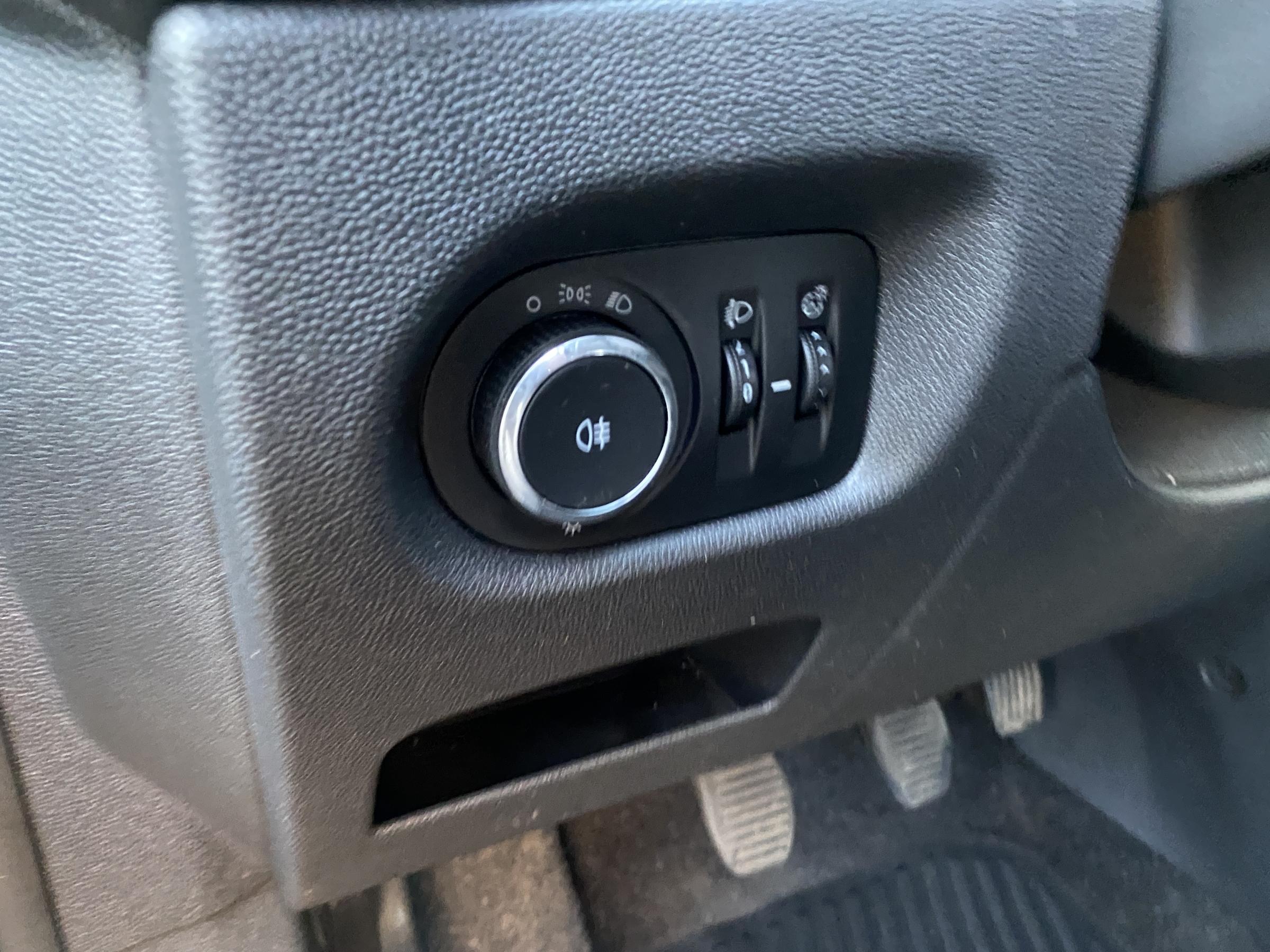 Opel Corsa, 2013 - pohled č. 12