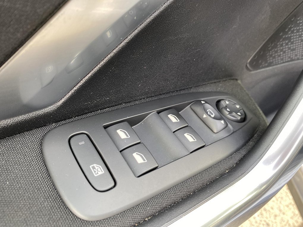 Peugeot 2008 1.2PT Crossway