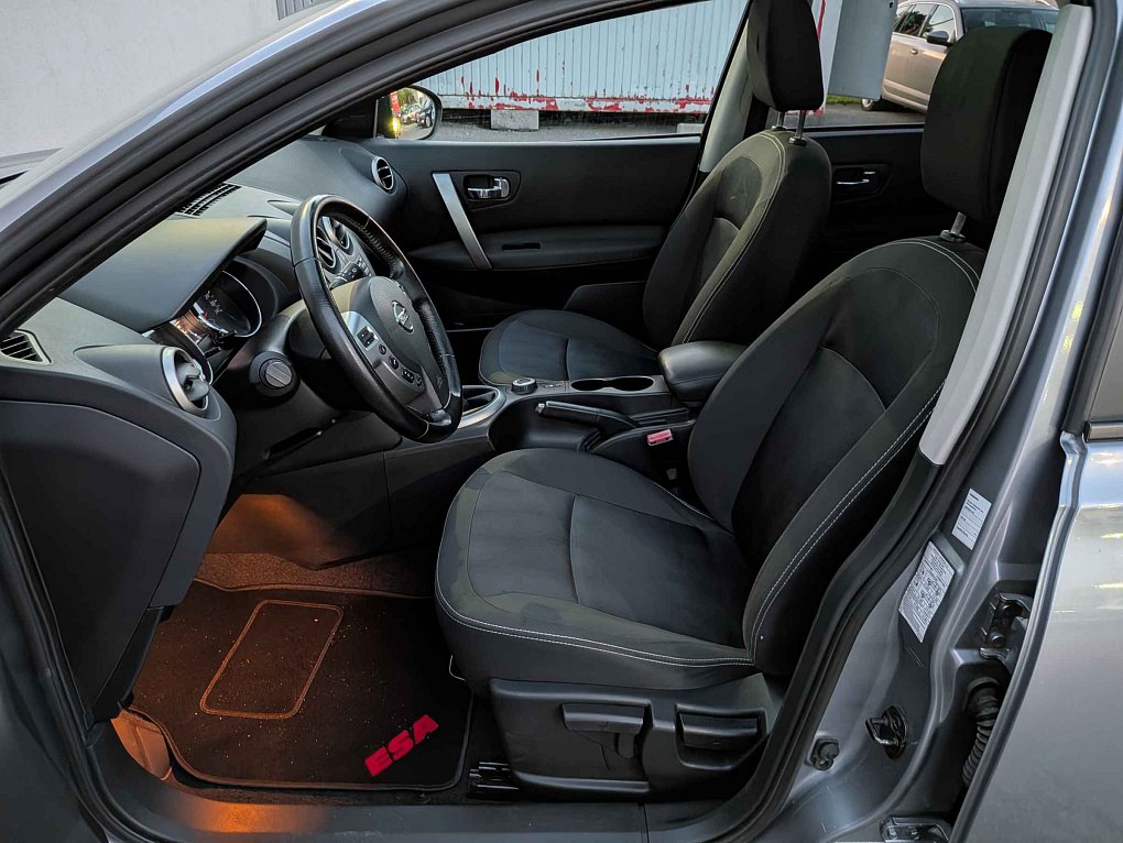 Nissan Qashqai 2.0i  +2