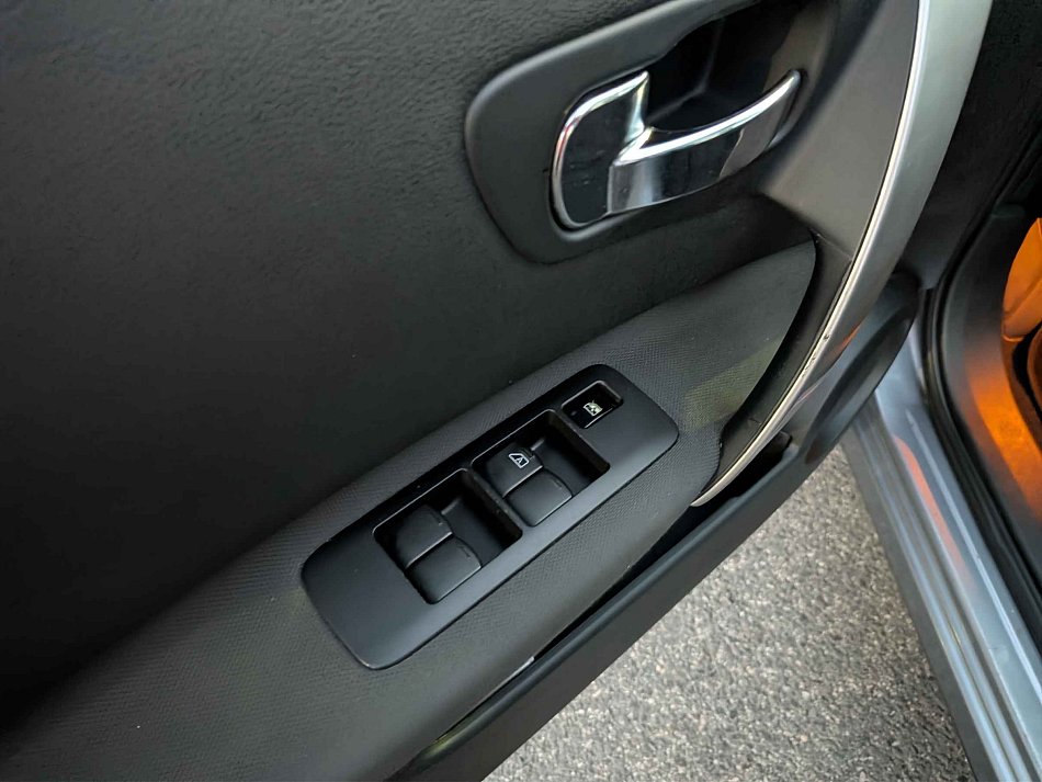 Nissan Qashqai 2.0i  +2