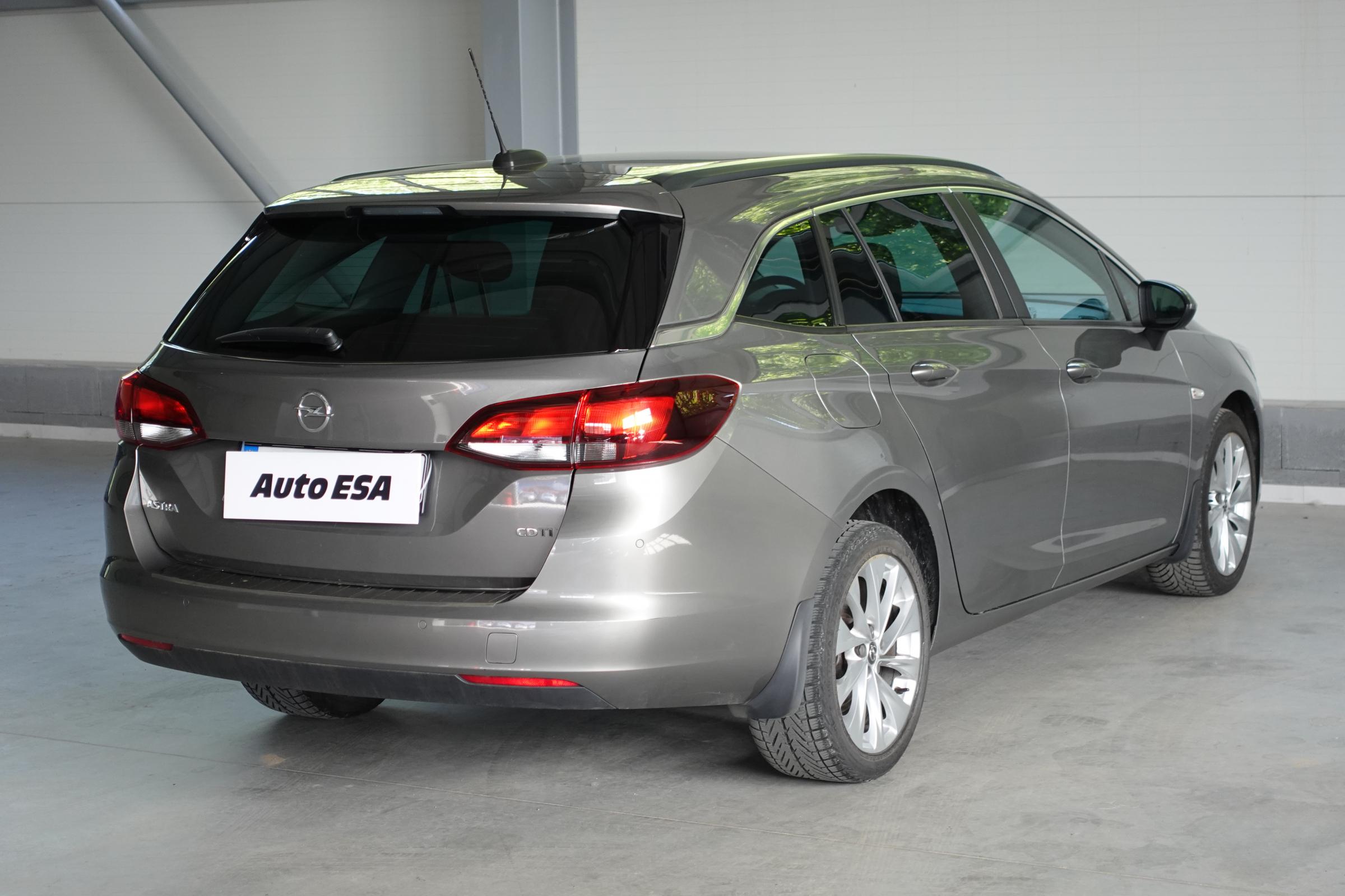 Opel Astra, 2017 - pohled č. 4